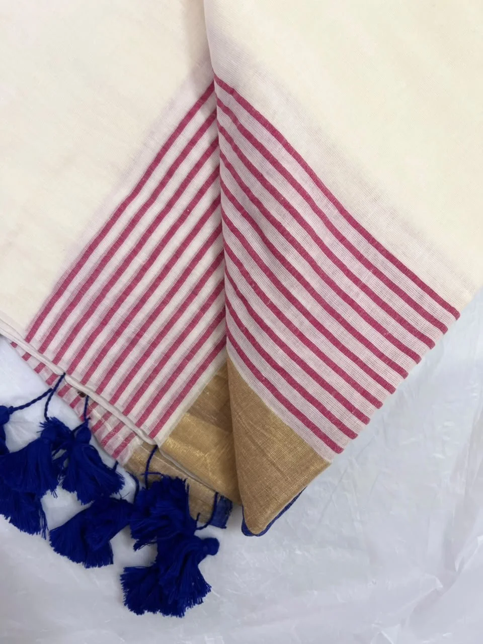Elegant Mul Cotton Saree with Colorful Border