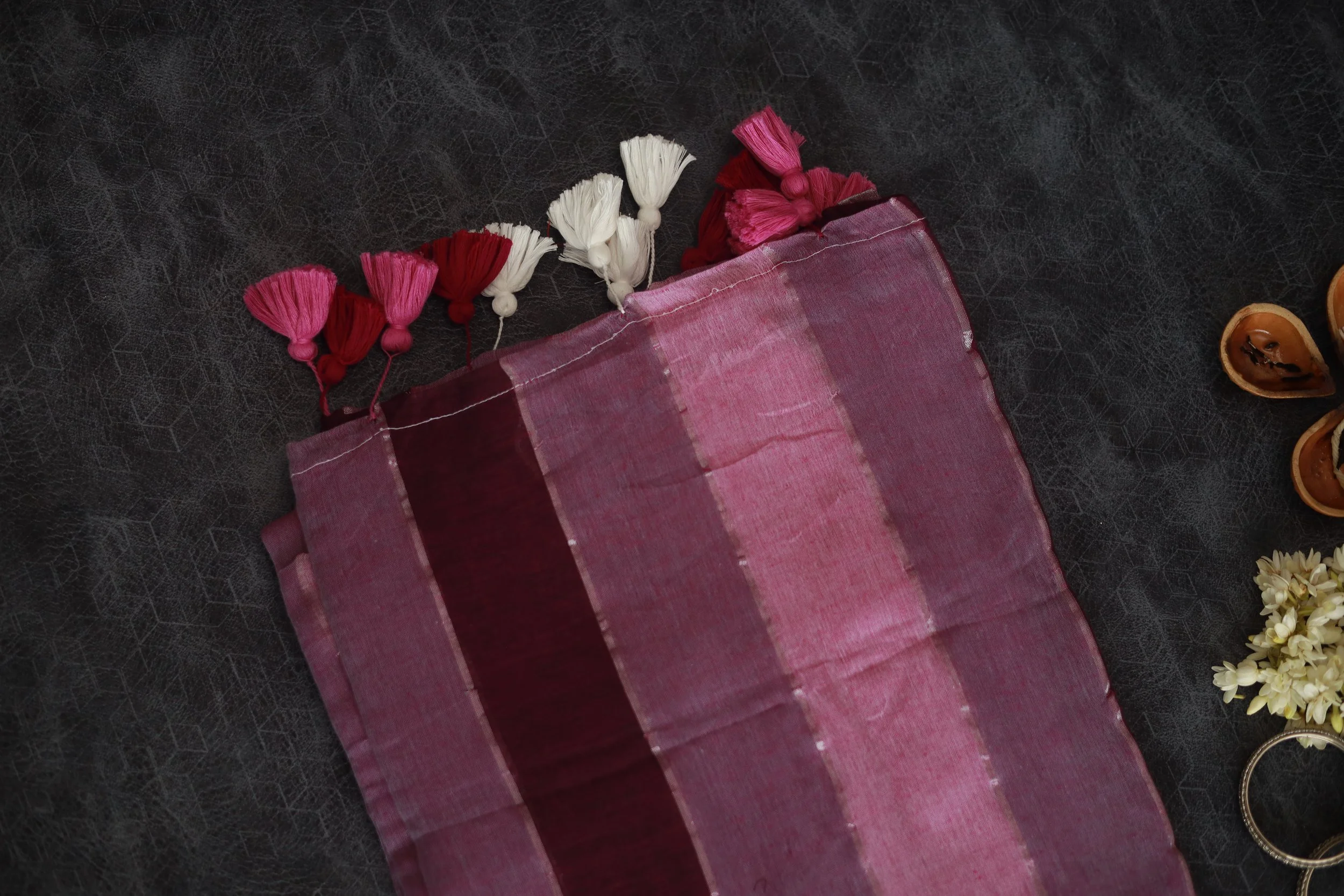 Elegant Mul Cotton Saree with Tassel Detailing