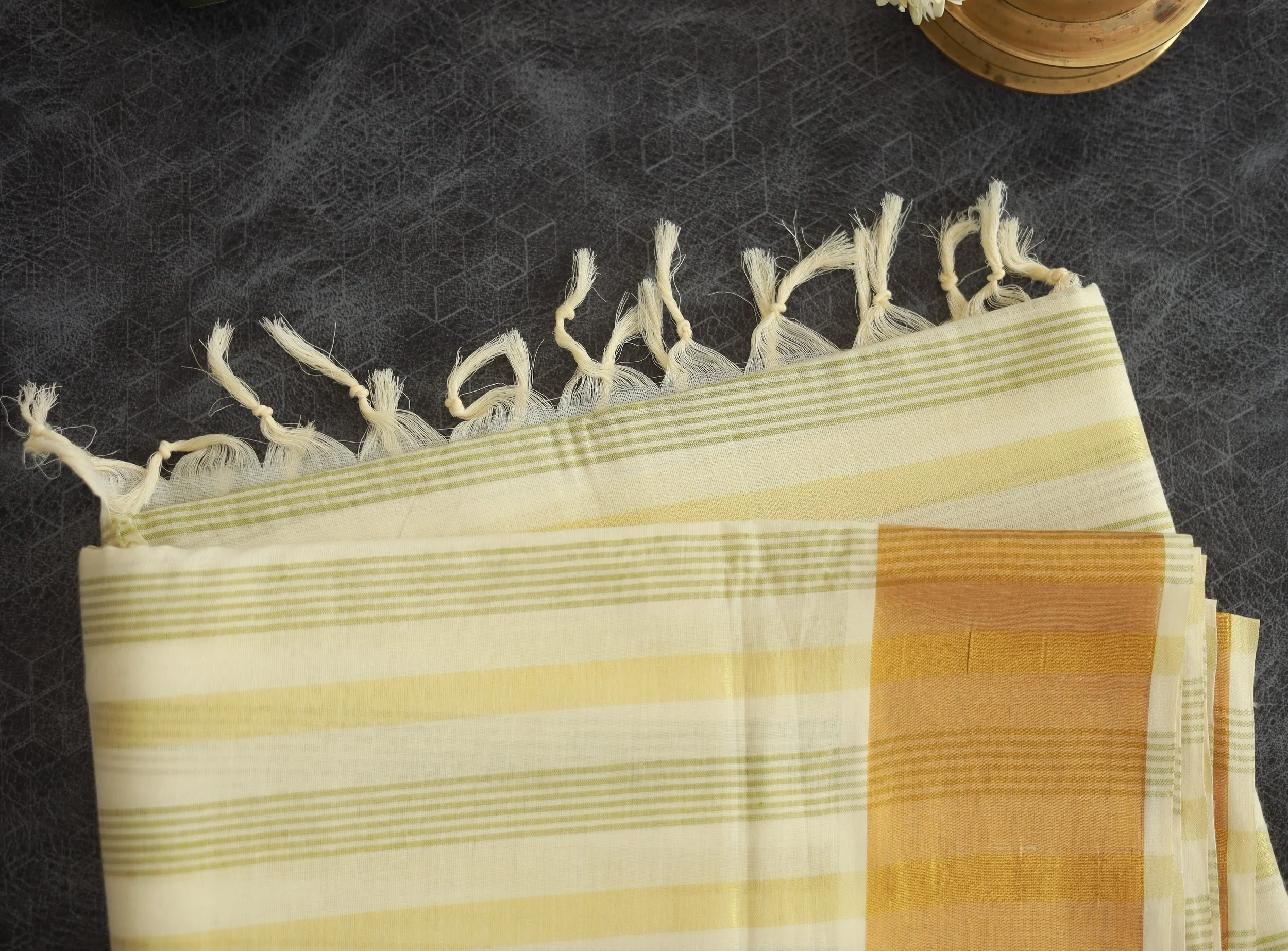 Elegant Striped Mul Cotton Saree
