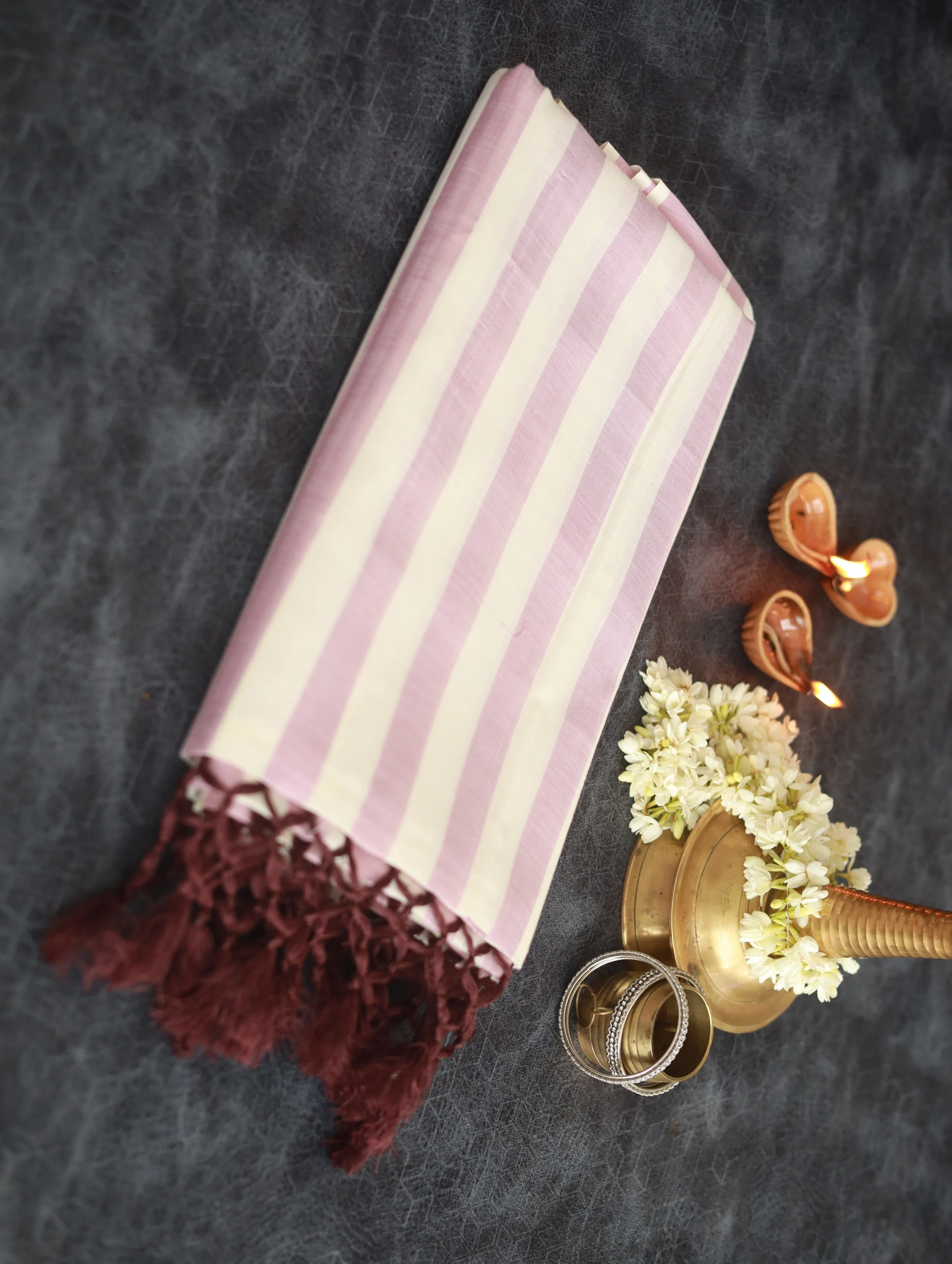 Elegant Mul Cotton Saree with Striped Design