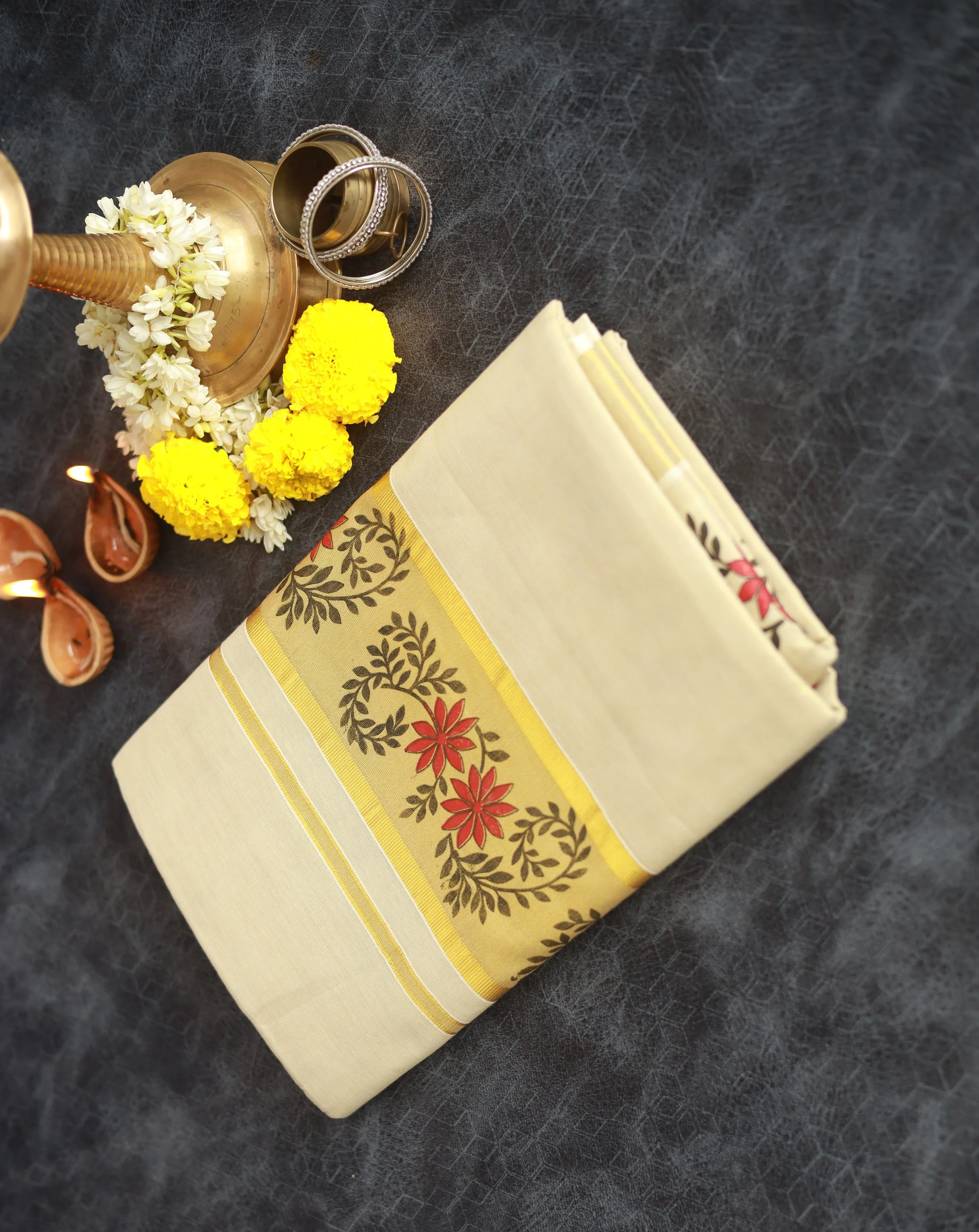 Elegant Cotton Tissue Saree with Floral Motifs