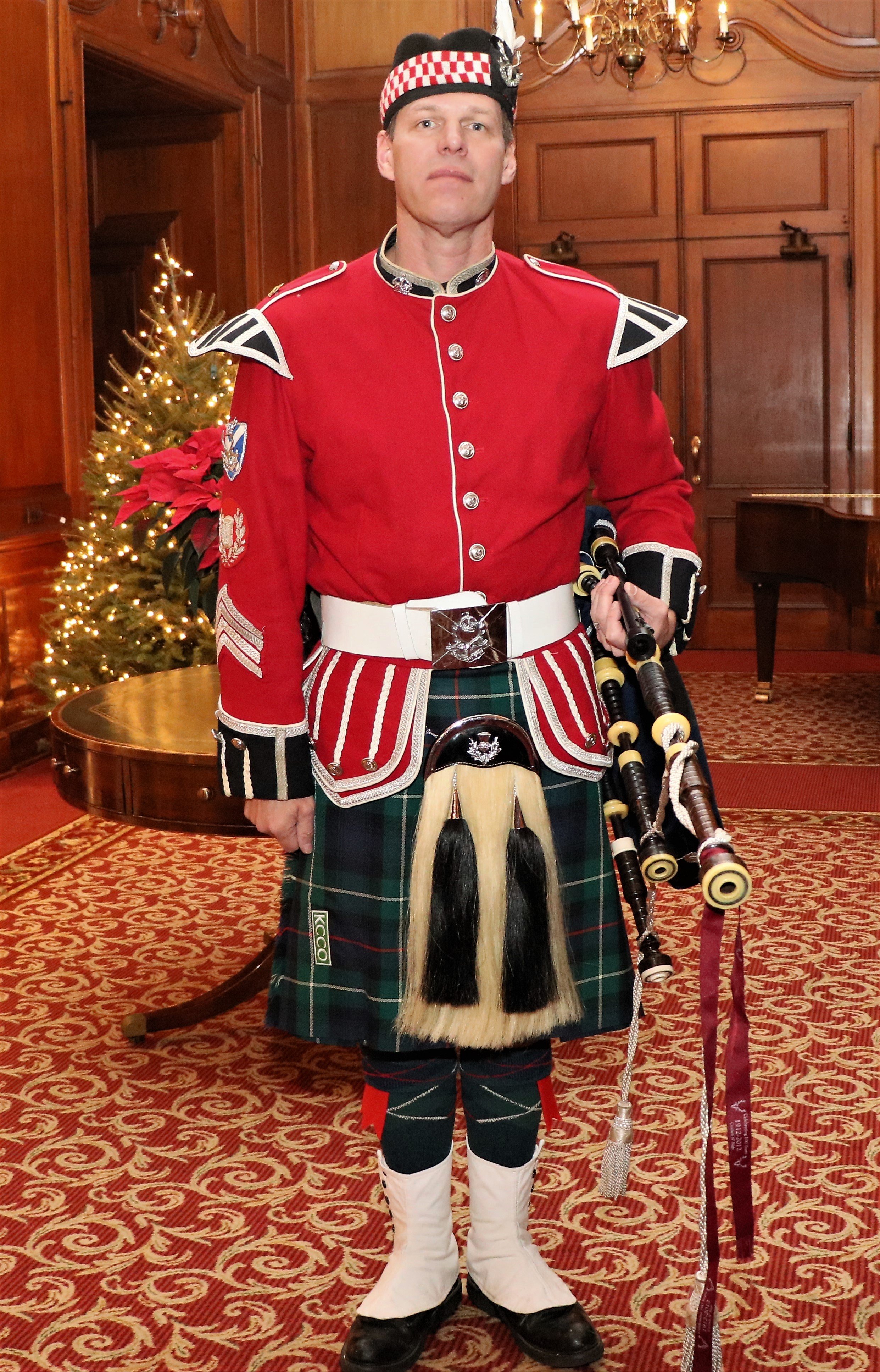 Bagpiper Robert Reid.JPG