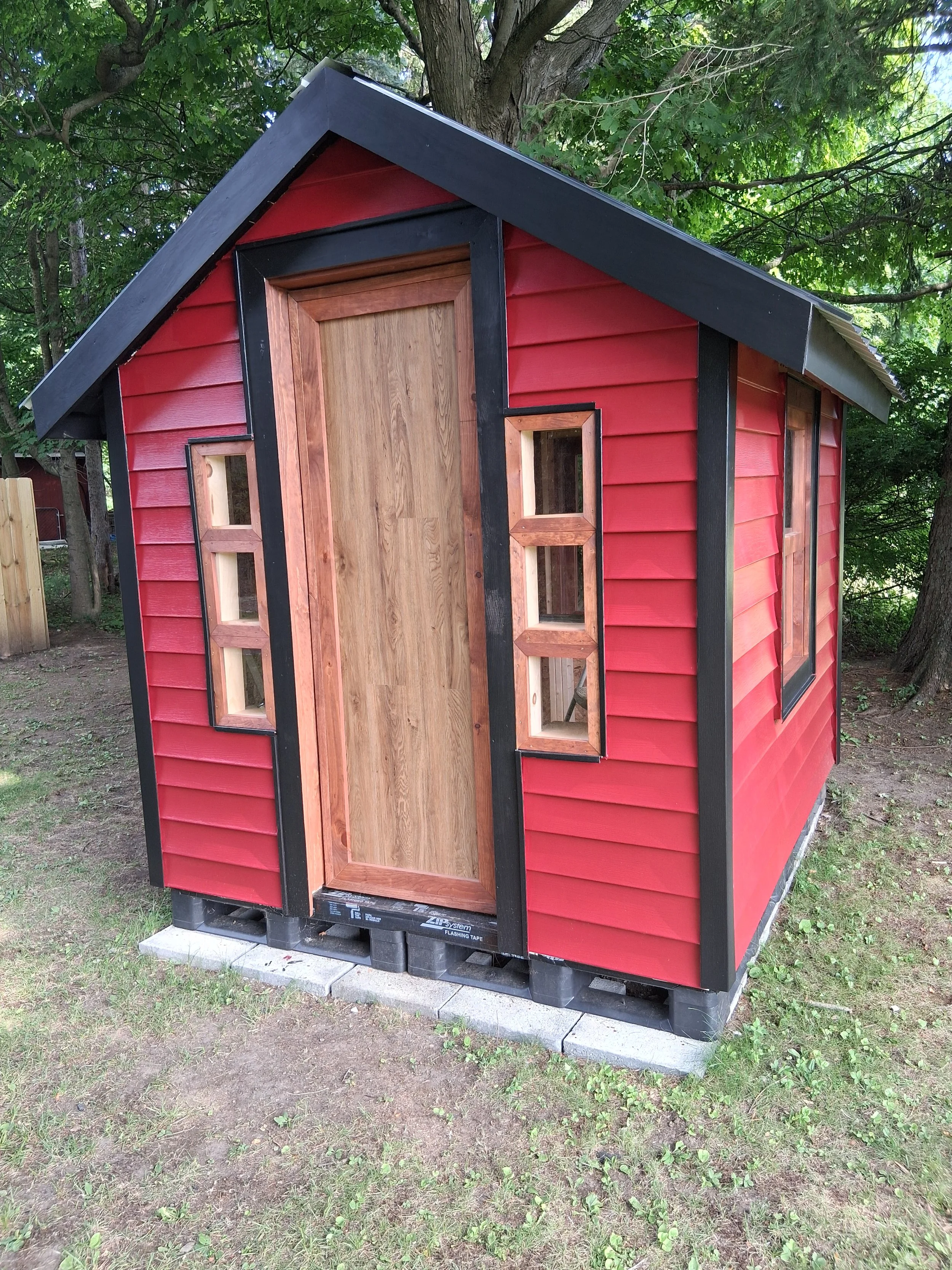 Fun Size off grid cabin
