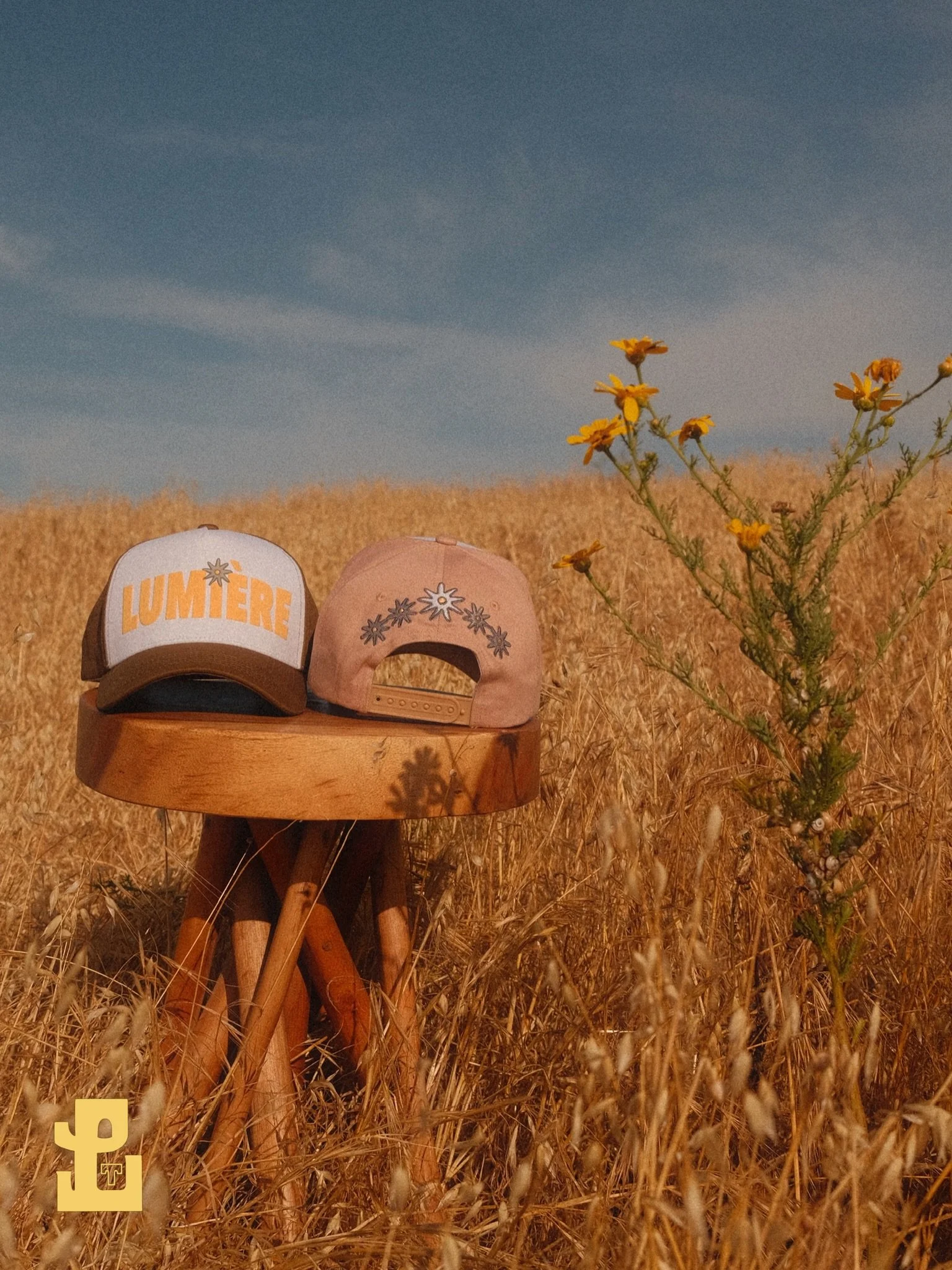 AVAiLABLE NoW 📦 Spur hat in  Dₐrₖ Brₒwₙ and Kₕaₖi colorways⭐️
&bull;
&bull;
#hatstyle #neutralcolors #fashionist #japanesestyle #clothing
