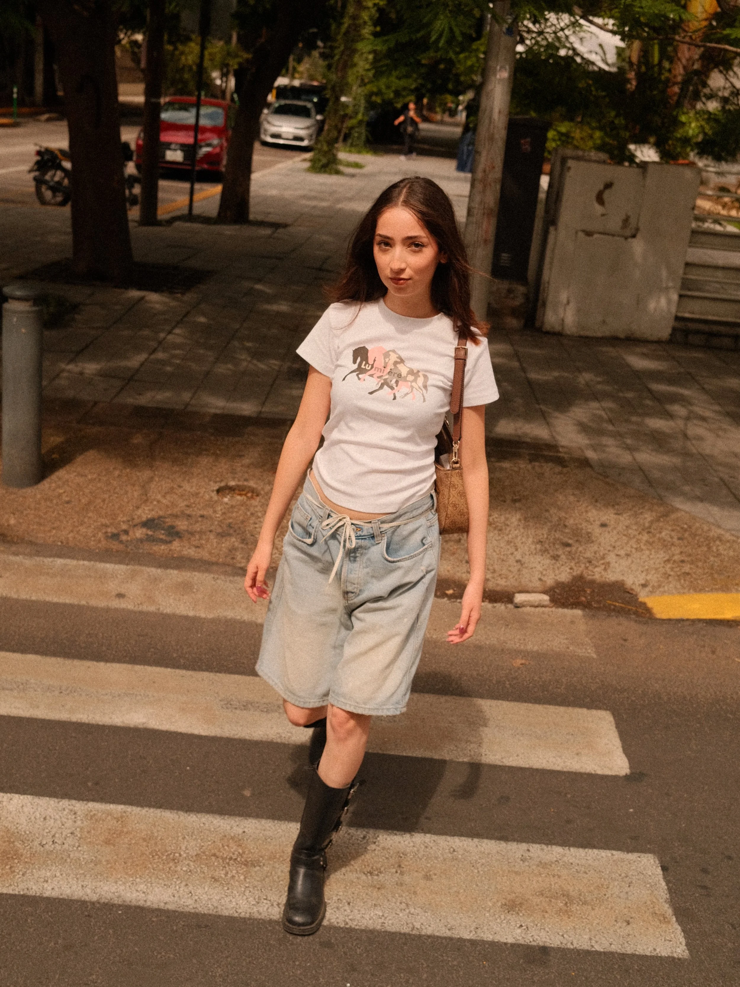 The Caballos Baby Tee 🎠
&bull;
&bull;
#girlsfashion #streetwearstyle #ootd #smallbrands #mexicanfashion