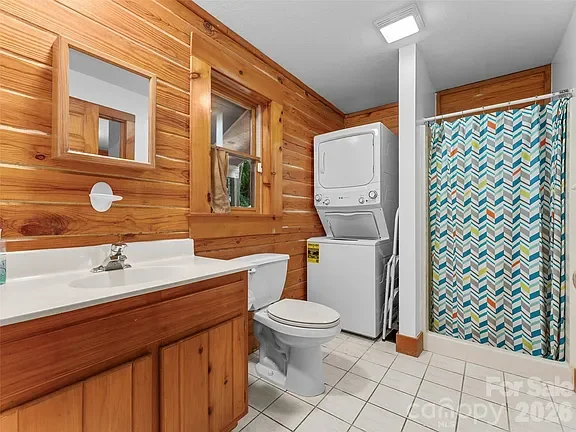 henderson street bathroom.webp