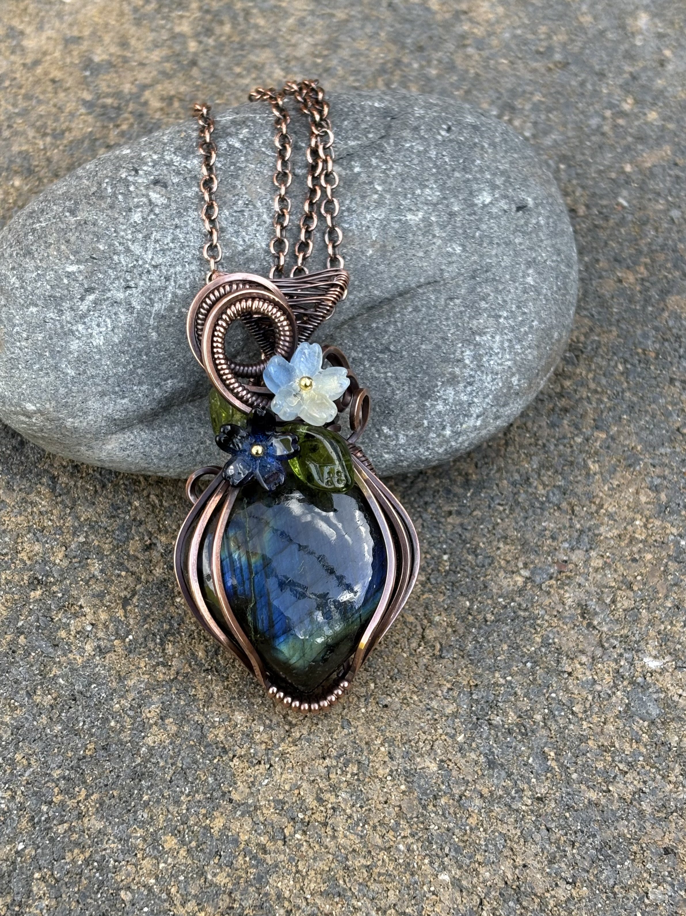 Copper wire Labradorite flower pendant