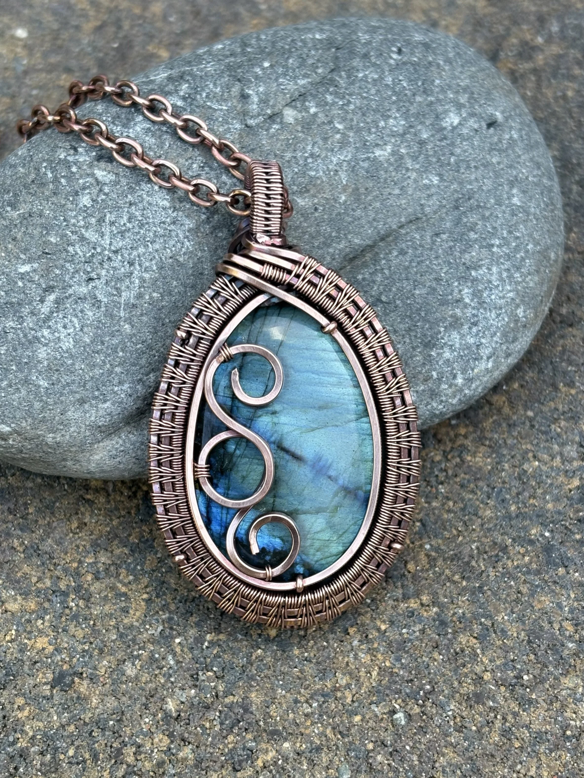 Copper wire Labradorite swirl pendant