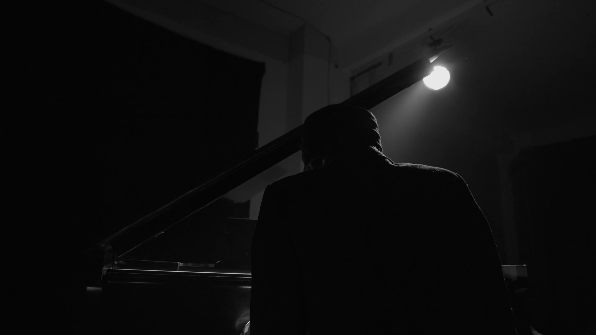 M N HEMPENIUS - WHITE NIGHTS // MUSIC VIDEO (SHOWSTUDIO EXCLUSIVE)