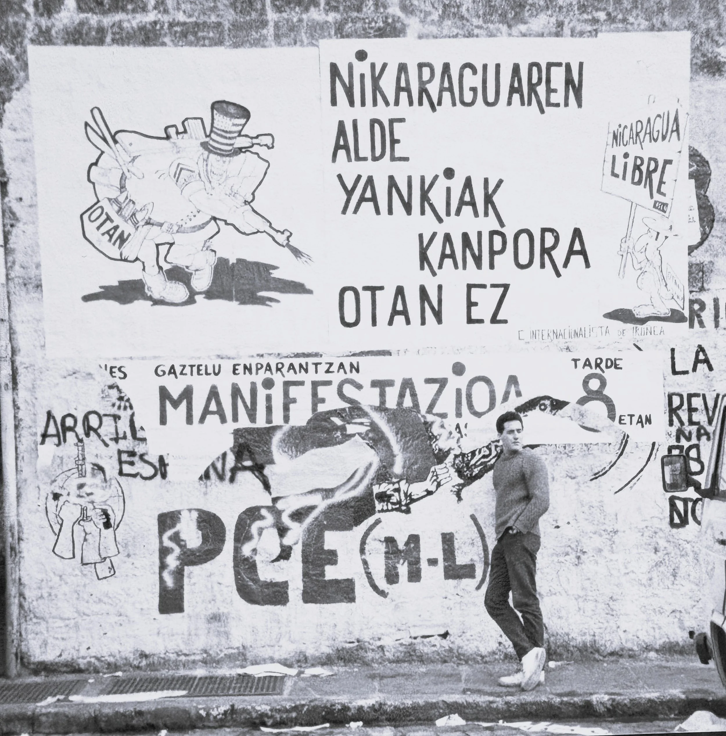 Black and white protest sign with drawings and text in Basque and Spanish reading 'Nicaragua free', depicting a person with a hat and whistle, with other smaller images and text around.