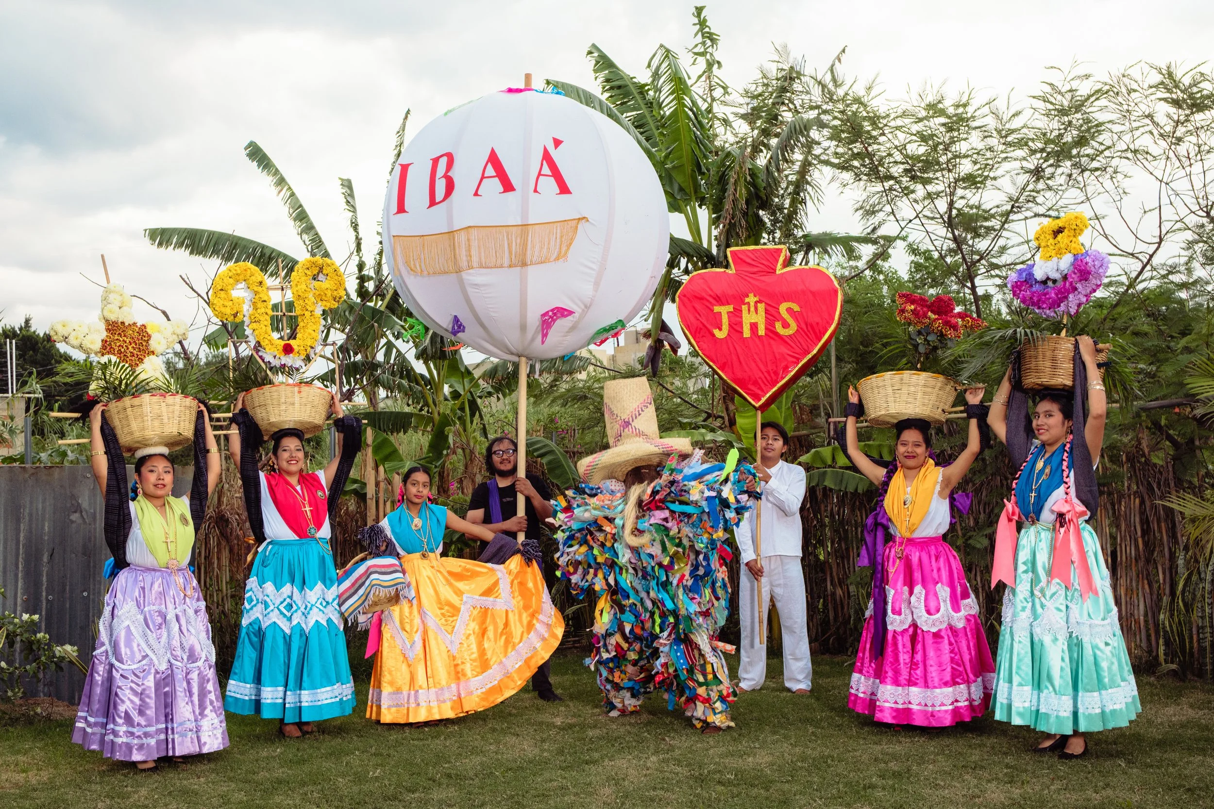 Calenda package: Oaxacan dancers, floral baskets, and viejo character with custom parade balloon