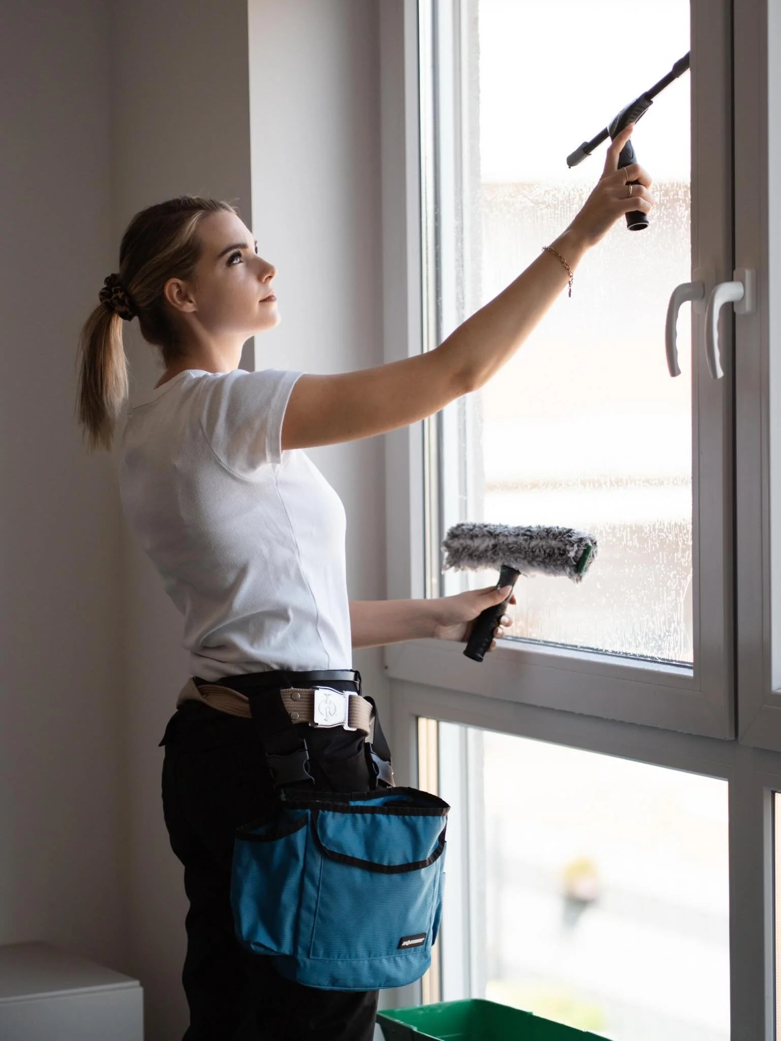 ✨ Willkommen bei CBC Geb&auml;ude &amp; Fensterreinigung!

Saubere Fenster, gepflegte Geb&auml;ude und zuverl&auml;ssiger Service &ndash; daf&uuml;r stehen wir.

Wir betreuen Privat- und Gesch&auml;ftskunden in K&ouml;ln, Bonn und der Voreifel mit pr