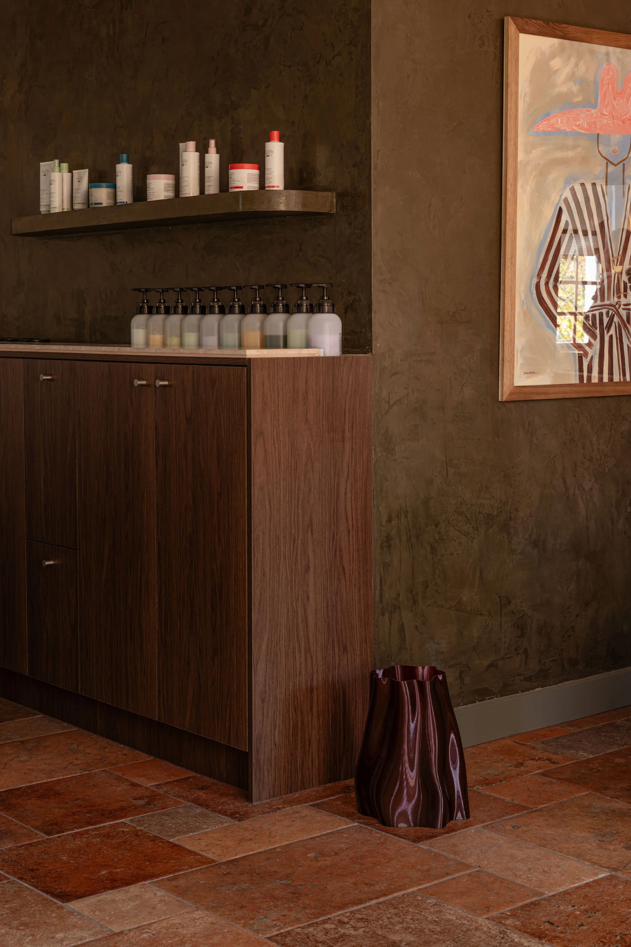 Salon Billy cabinetry.