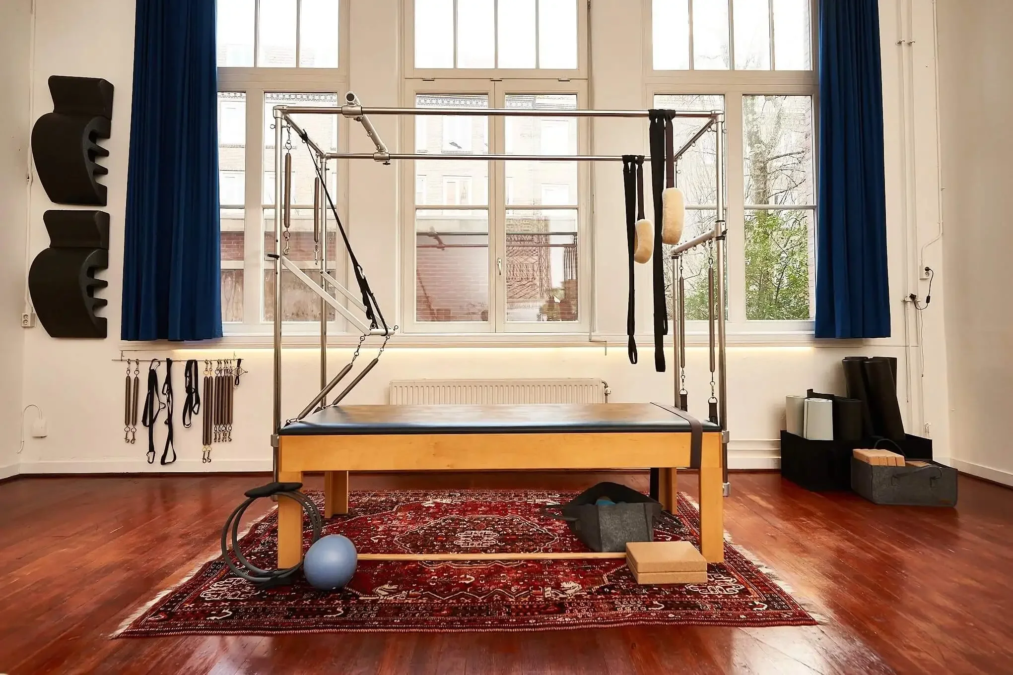 Cadillac (Trapeze Table) in the bright Pilates studio in Amsterdam West