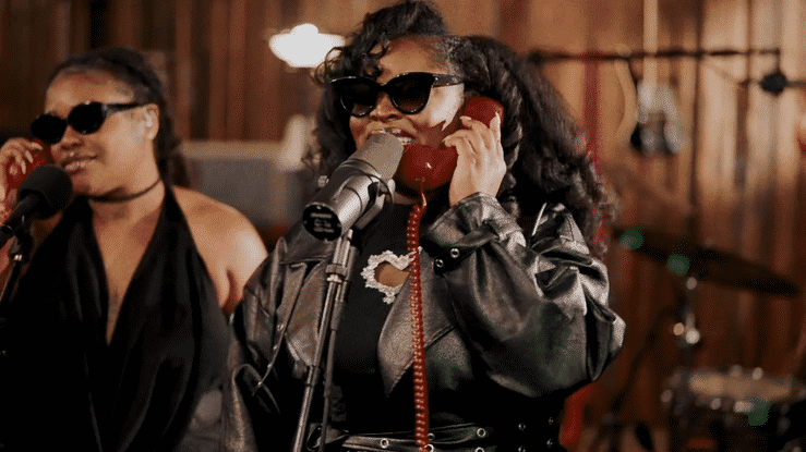 64TankandtheBangas-Calling-high.gif