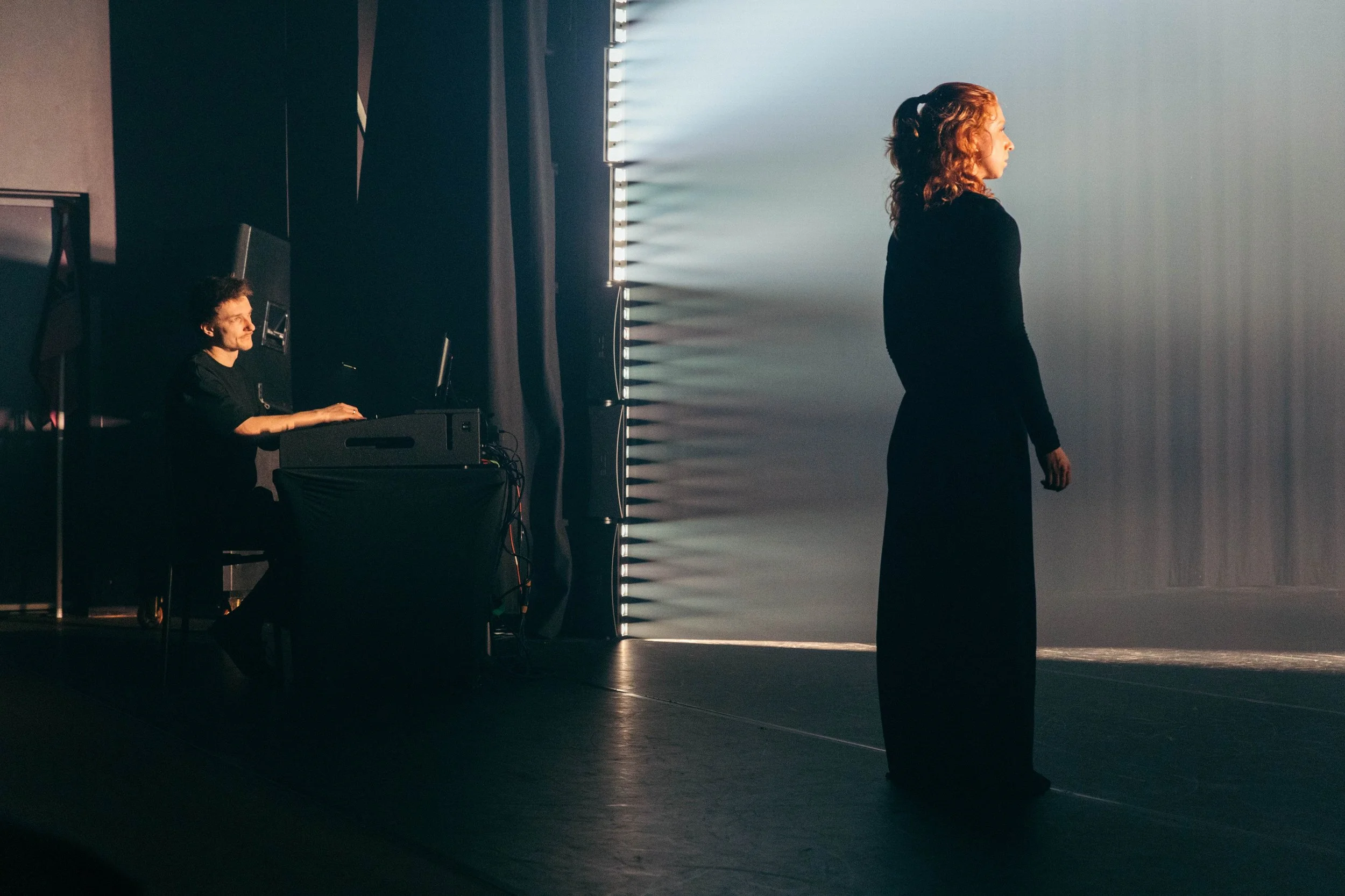 CLUB TEATRO

Zaterdag spelen wij in de Stadsgehoorzaal tijdens Club Teatro!

📅 Zaterdag 16 mei | 20:15 uur
📍 Stadsgehoorzaal Kampen

Info en tickets via de #linkinbio

📸 @lumenlineas 

#studiolumens #dans #licht #interdisciplinair #theater #clubte
