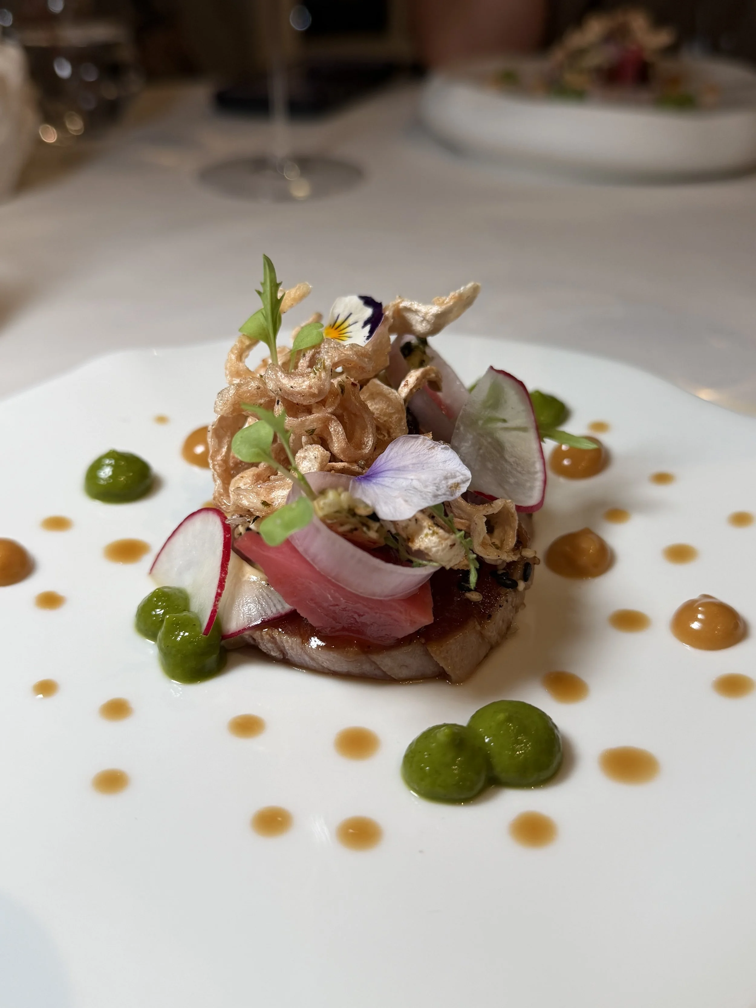 Gourmet dining experience at Pier Restaurant in Cape Town’s V&A Waterfront, showcasing the exceptional culinary experiences available through LATAM Marathon Experience marathon travel programs.