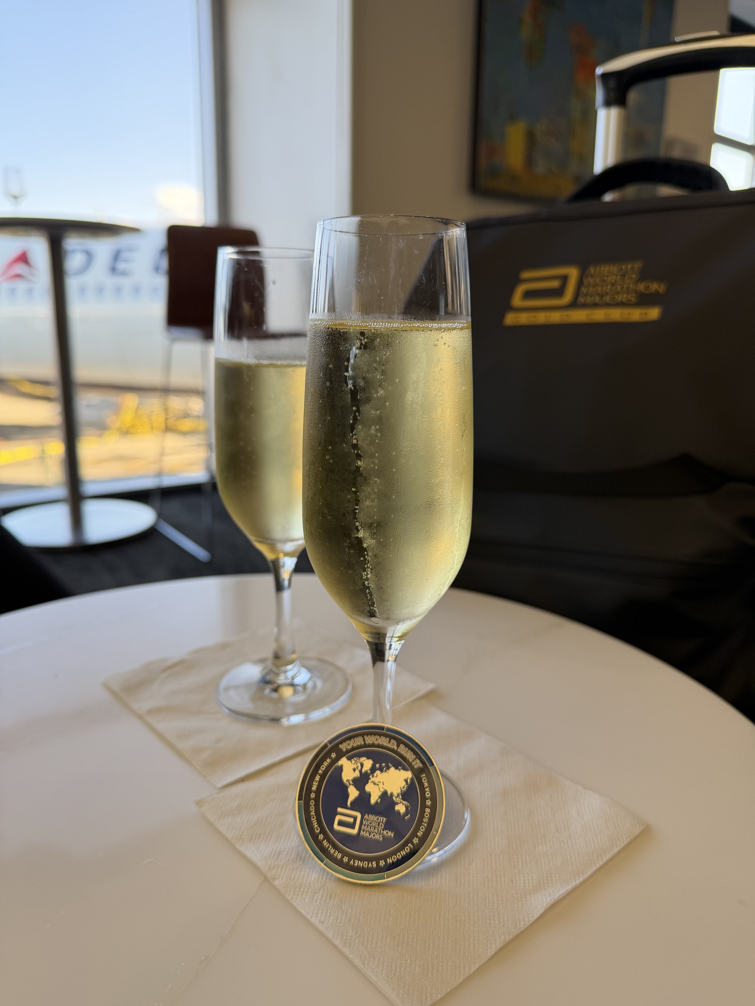 Abbott World Major Marathon Gold Club coin celebrating an international race achievement, reflecting the unforgettable marathon travel experiences organized by LATAM Marathon Experience.
