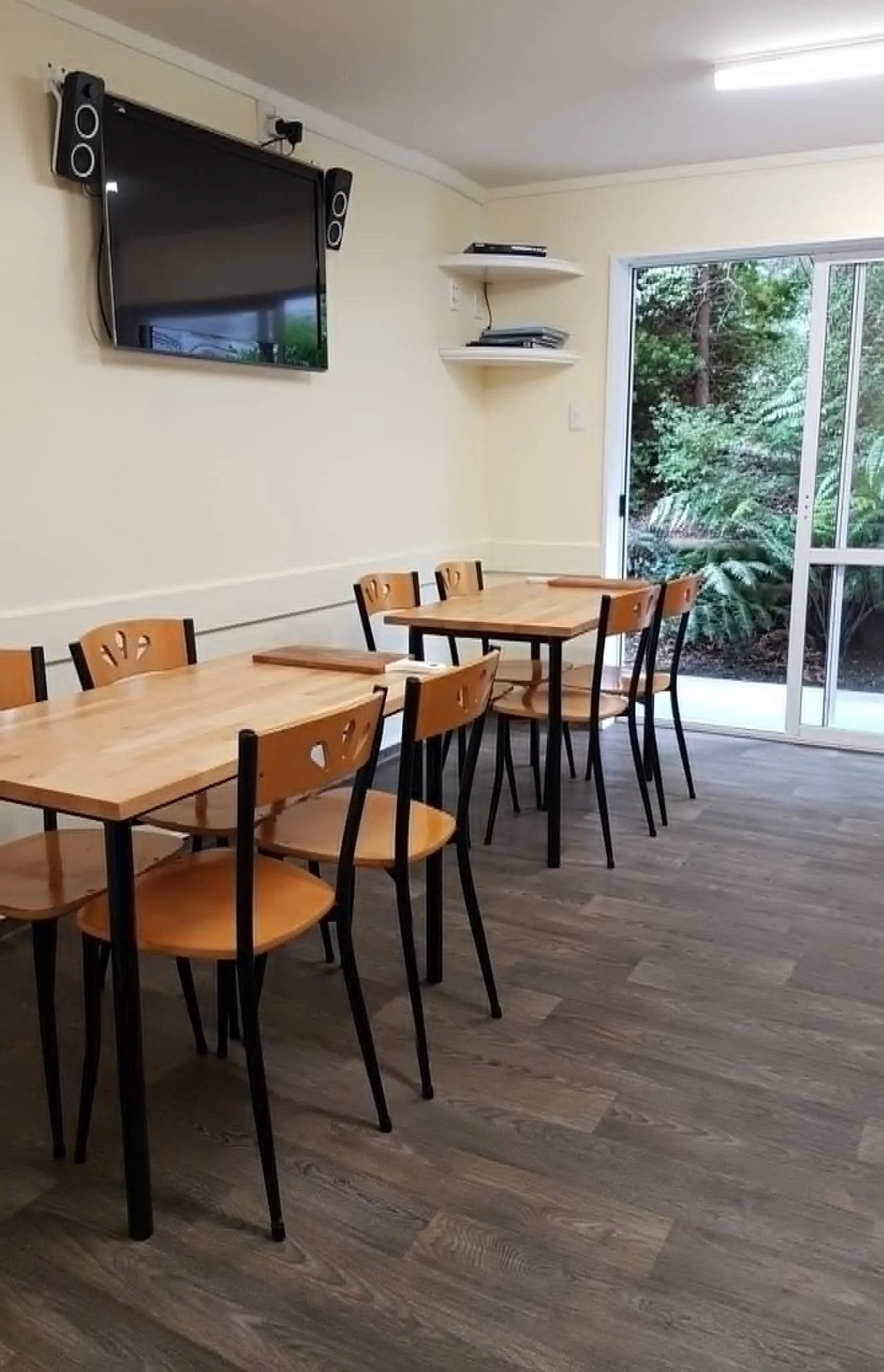 Communal dining/tv area 