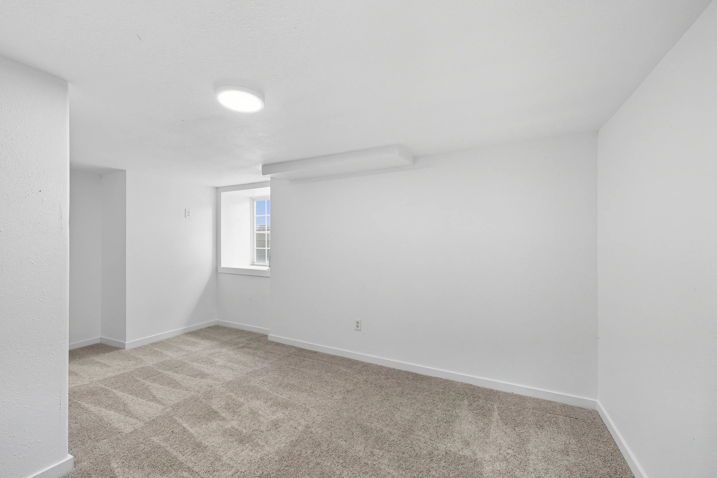 Multifamily home bedroom Spokane WA investment property – Hall Street