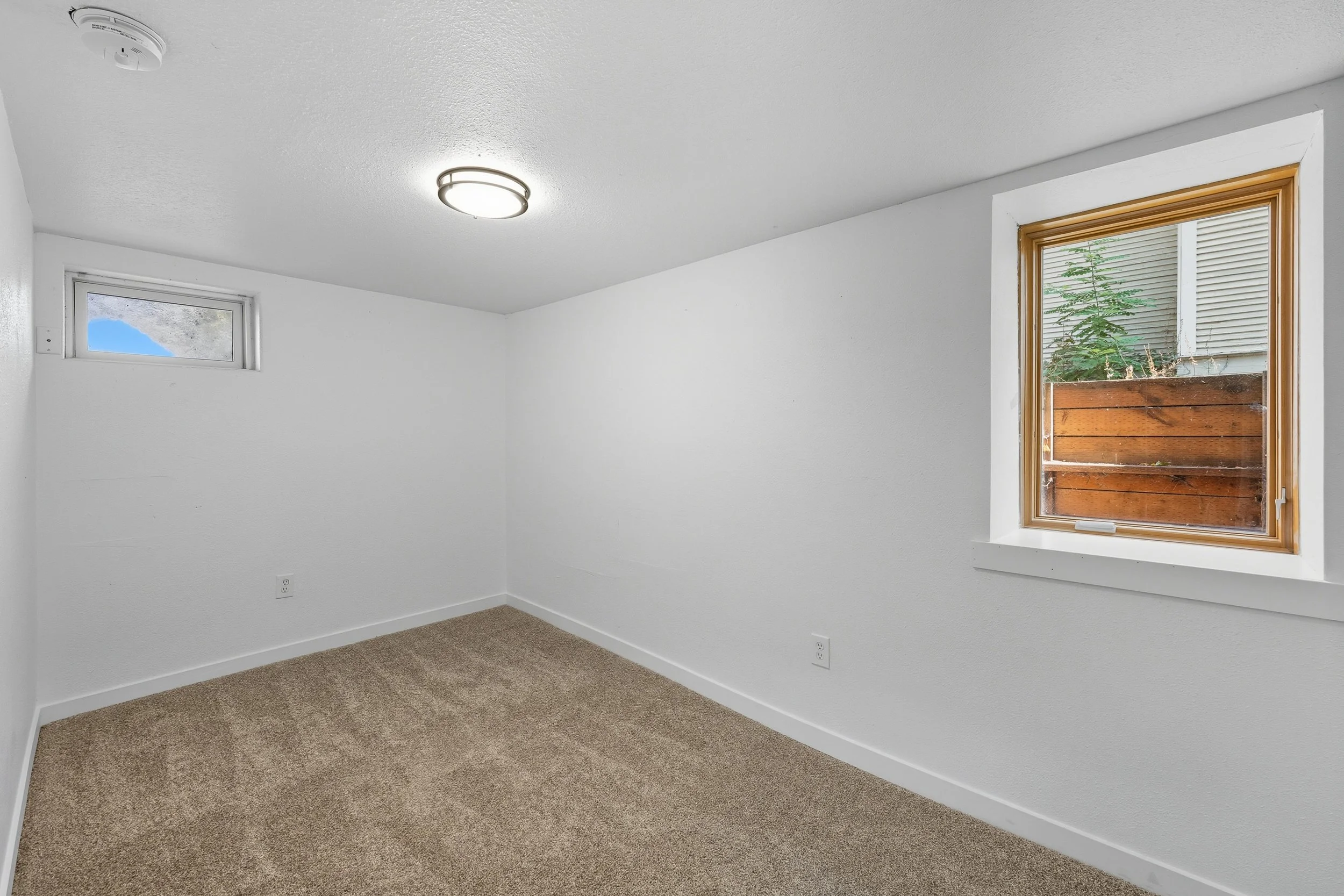 Multifamily home bedroom Spokane WA investment property – Hall Street