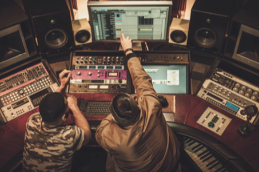 InStudio.png.webp