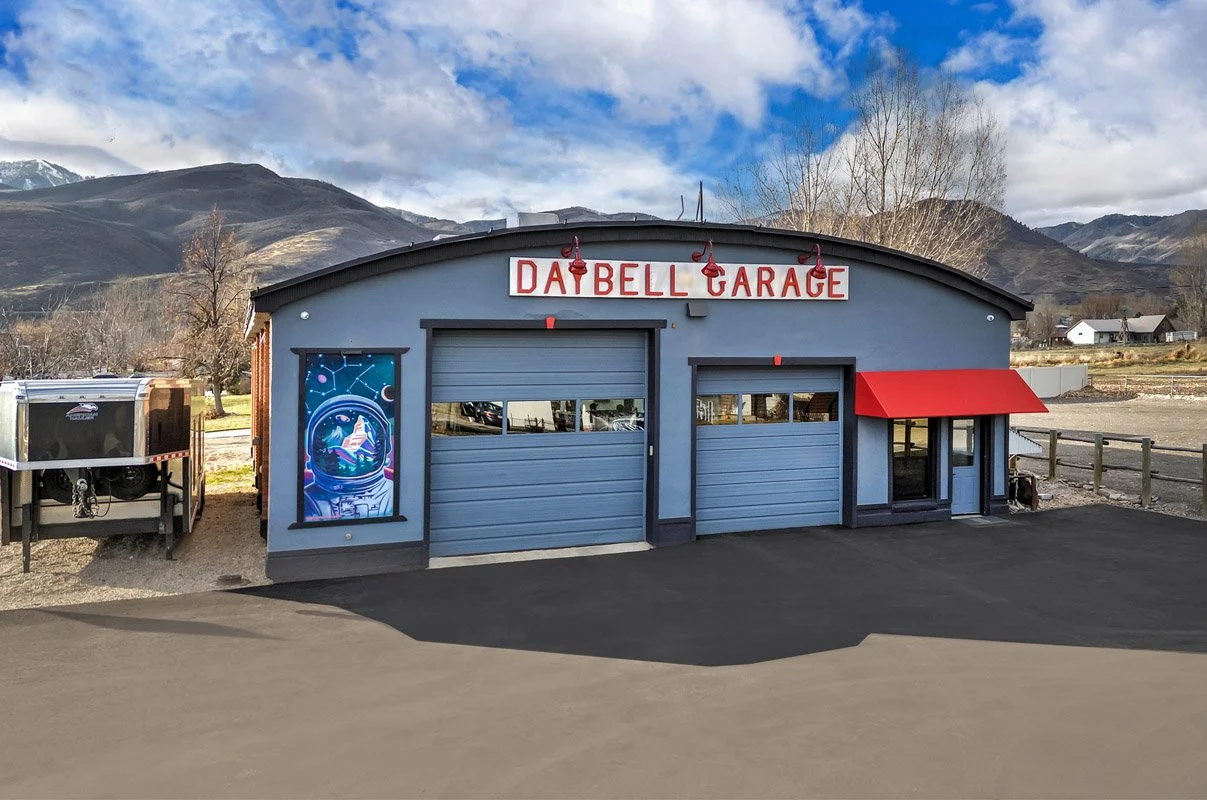 1 298sCenterSt-DaybellGarage-001.jpg