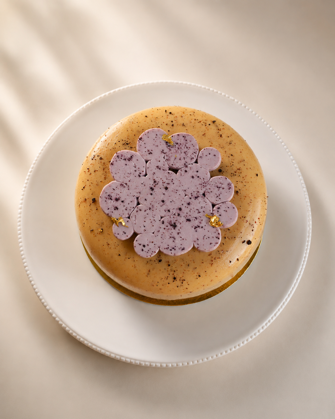Black currant & Roasted Almond