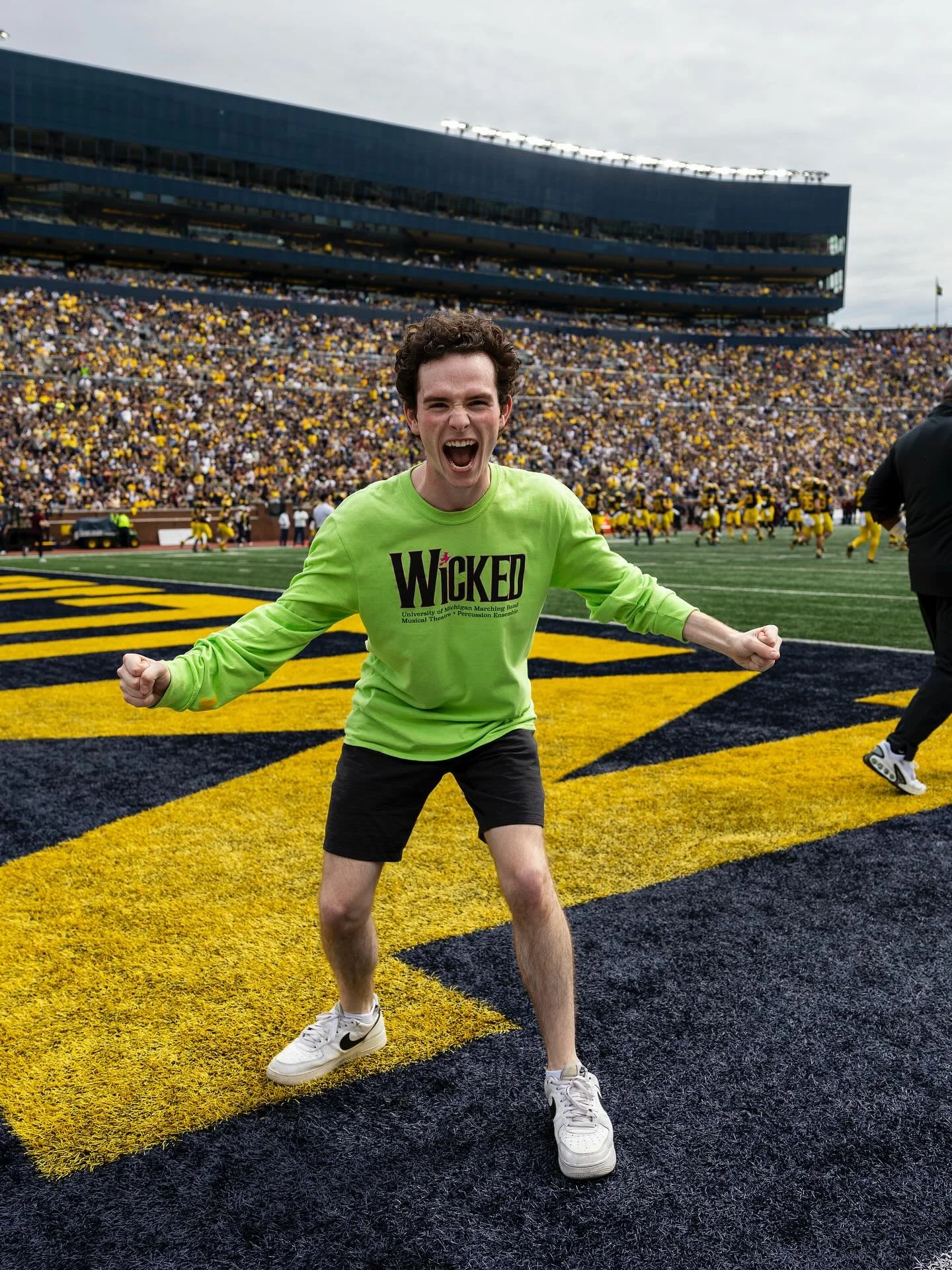 Go Blue! 

I had the opportunity to perform in the WICKED themed halftime show at a UMich football game. @umichband &amp; @umichmusicaltheatre teaming up was UNREAL. Such a cool once-in-a-lifetime experience. Feeling proud to be a Wolverine.