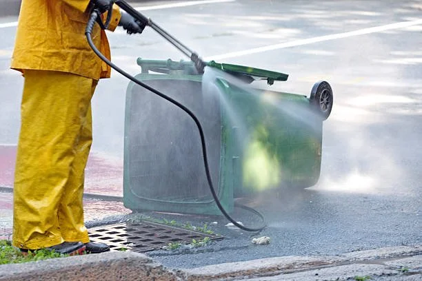 Trash Bin Cleaning
