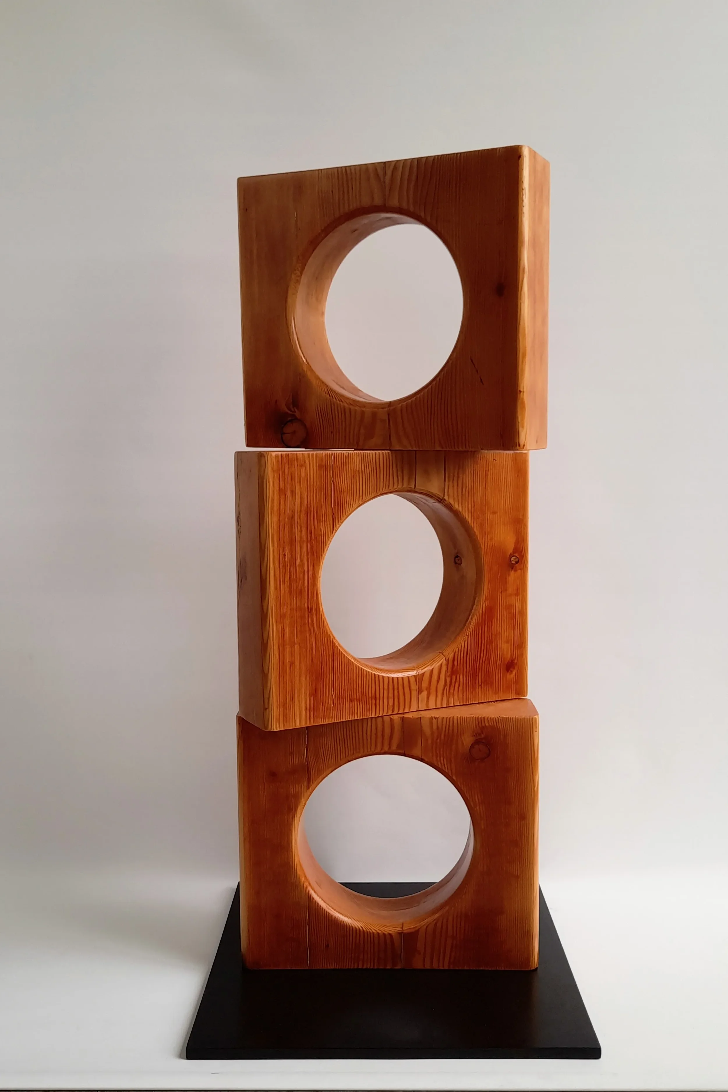 ole-jensen-sculpture-coastline-monoliths-30-degree-twist-3-stack.webp