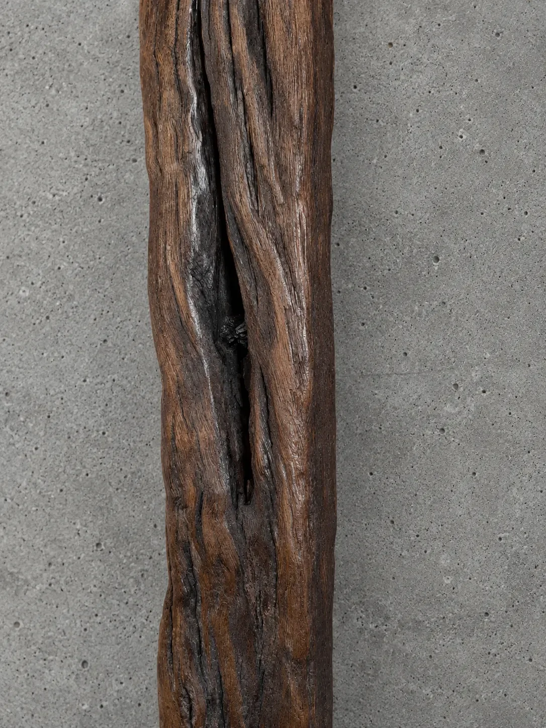 kiama-ironbark-wall-light-detail-wire-ole-jensen.webp.webp
