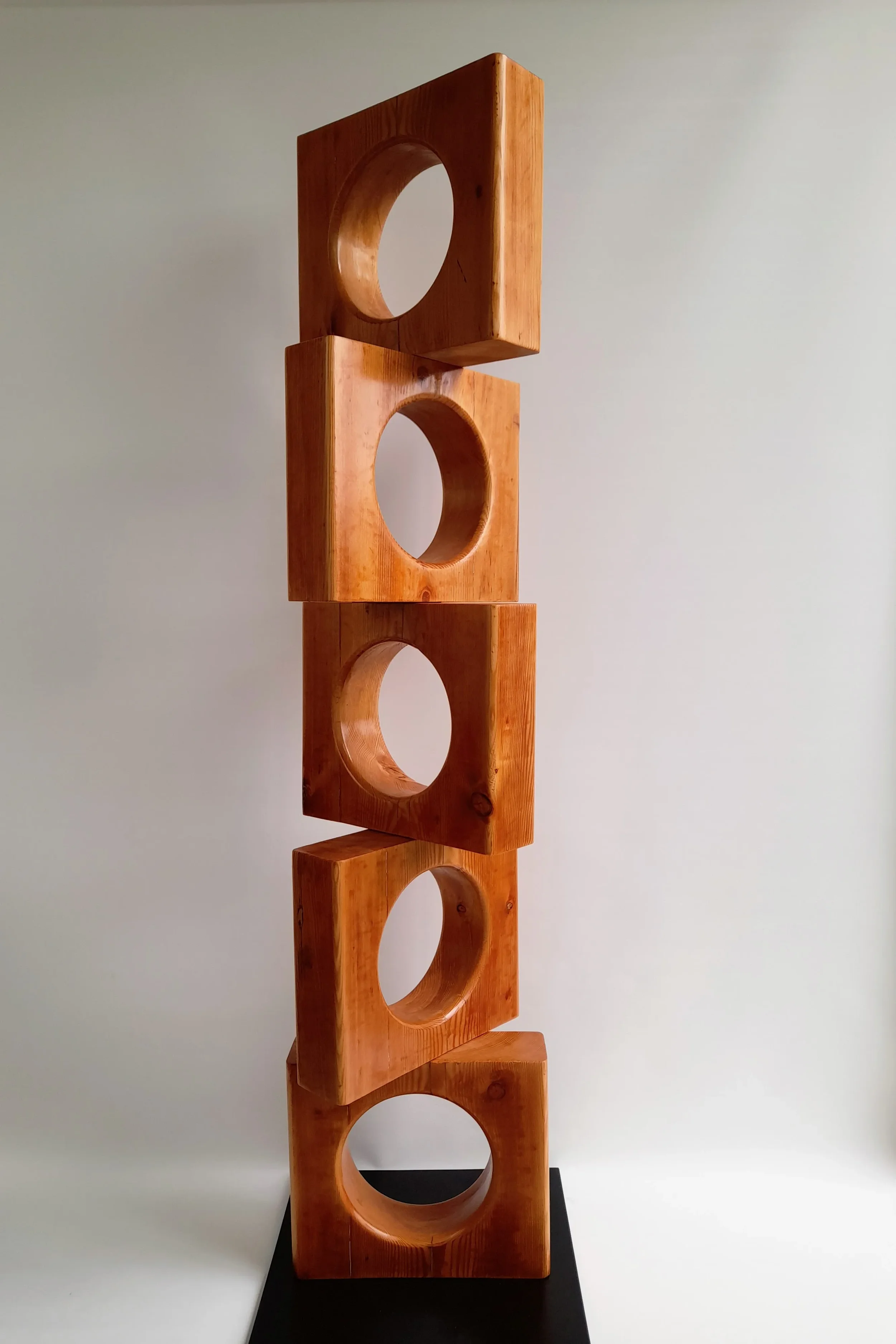 ole-jensen-sculpture-coastline-monoliths-45-degree-twist-5-stack.webp