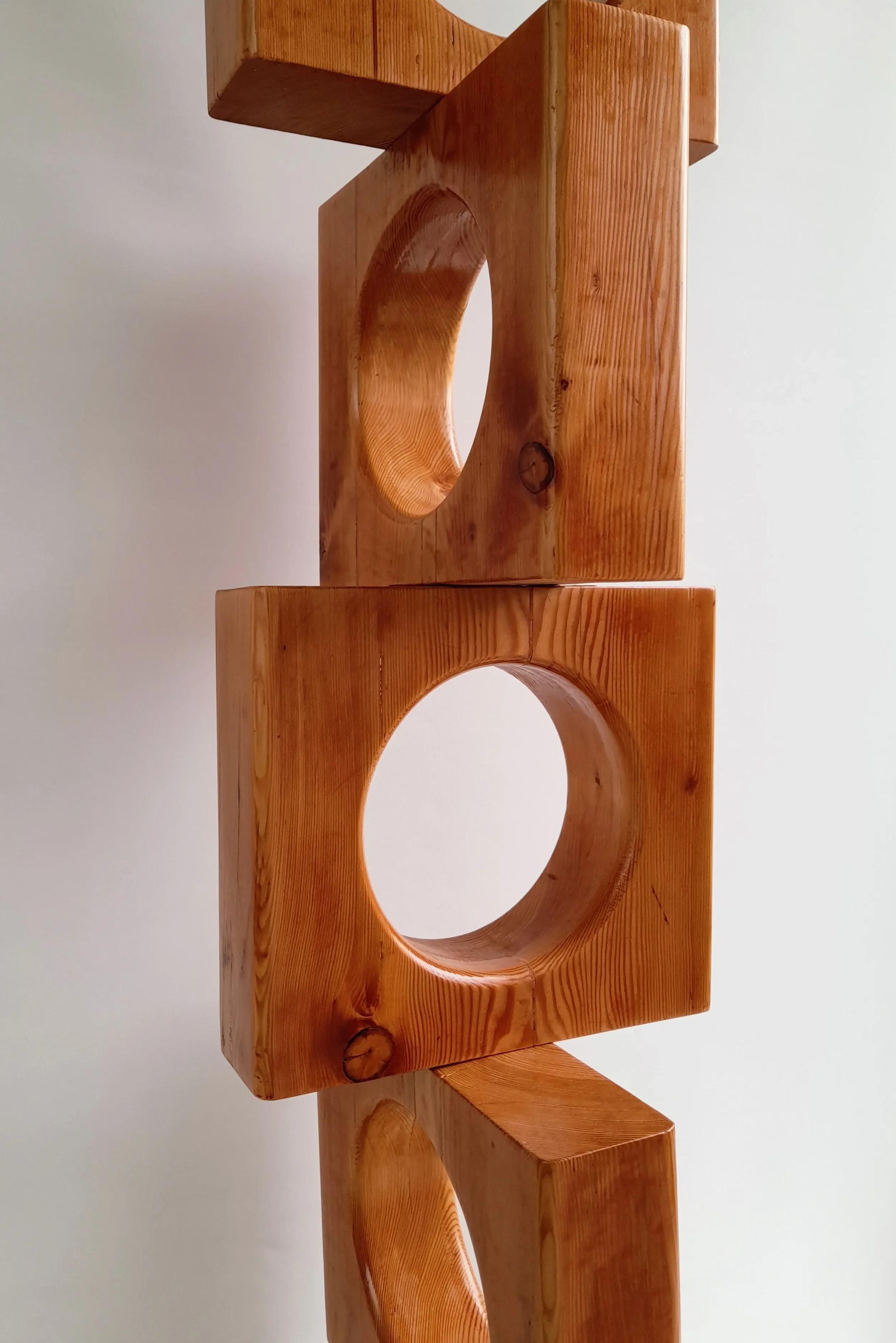 ole-jensen-sculpture-coastline-monoliths-circular-hollow-detail.webp