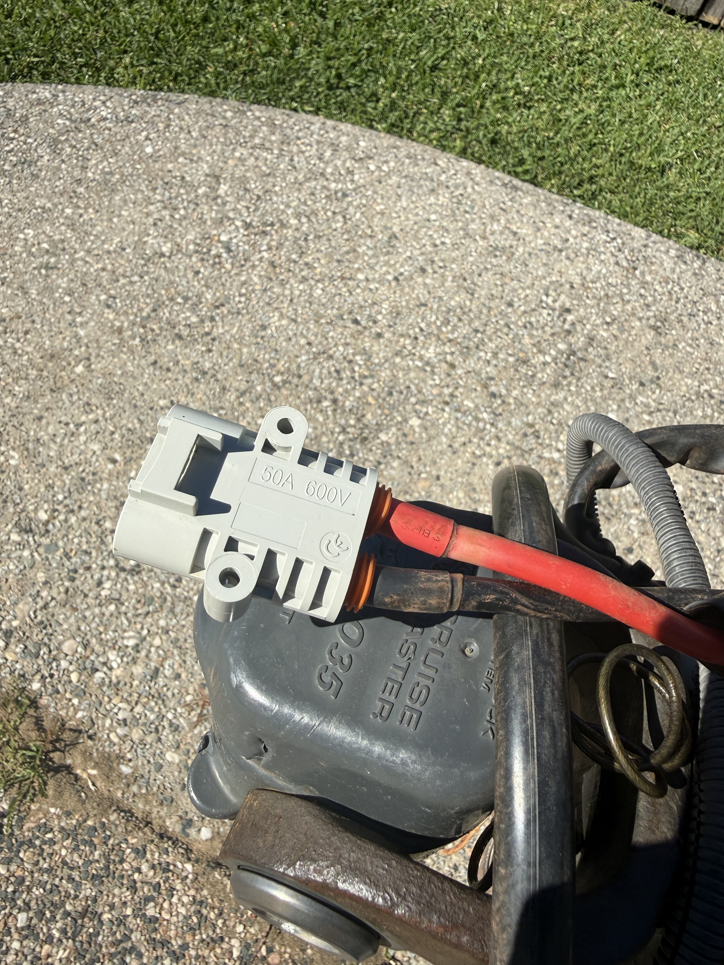 Close-up of the anderson alternative plug shorelock xt50