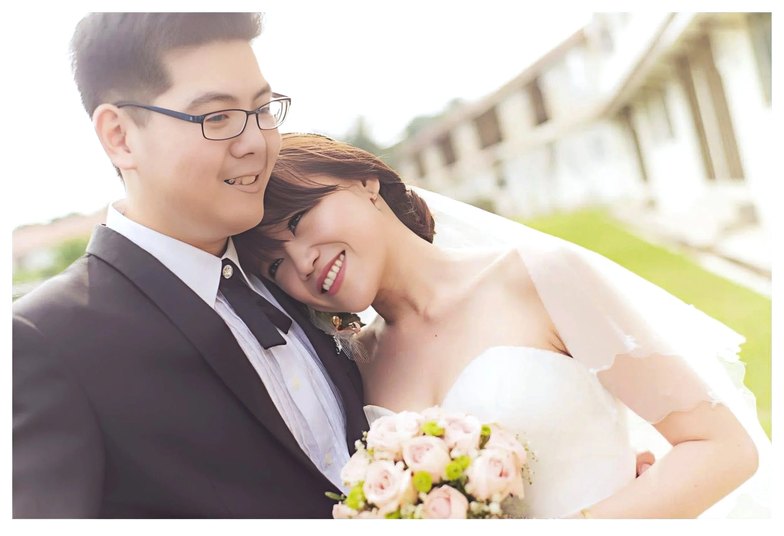 Ee Siang and Siaw Soon sharing a quiet moment together on their wedding day