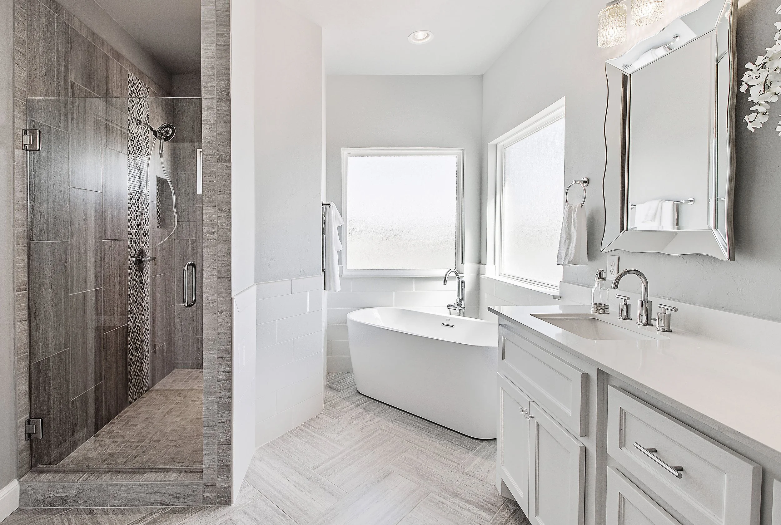 4 Benefits of Converting Your Tub Into a Shower During Home Renovation