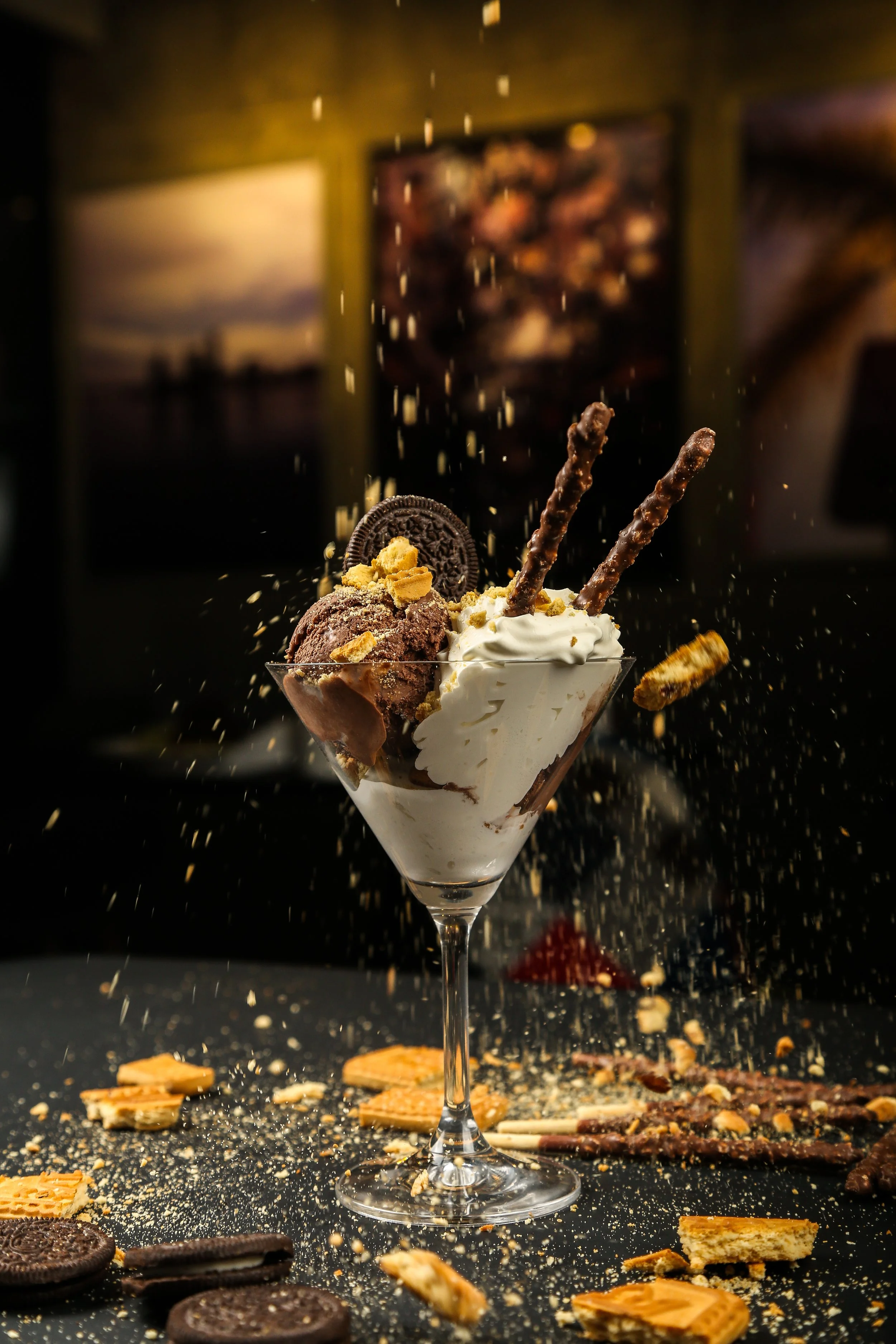 delicious-ice-cream-sundae-with-cookies-2026-03-09-09-19-53-utc.jpg
