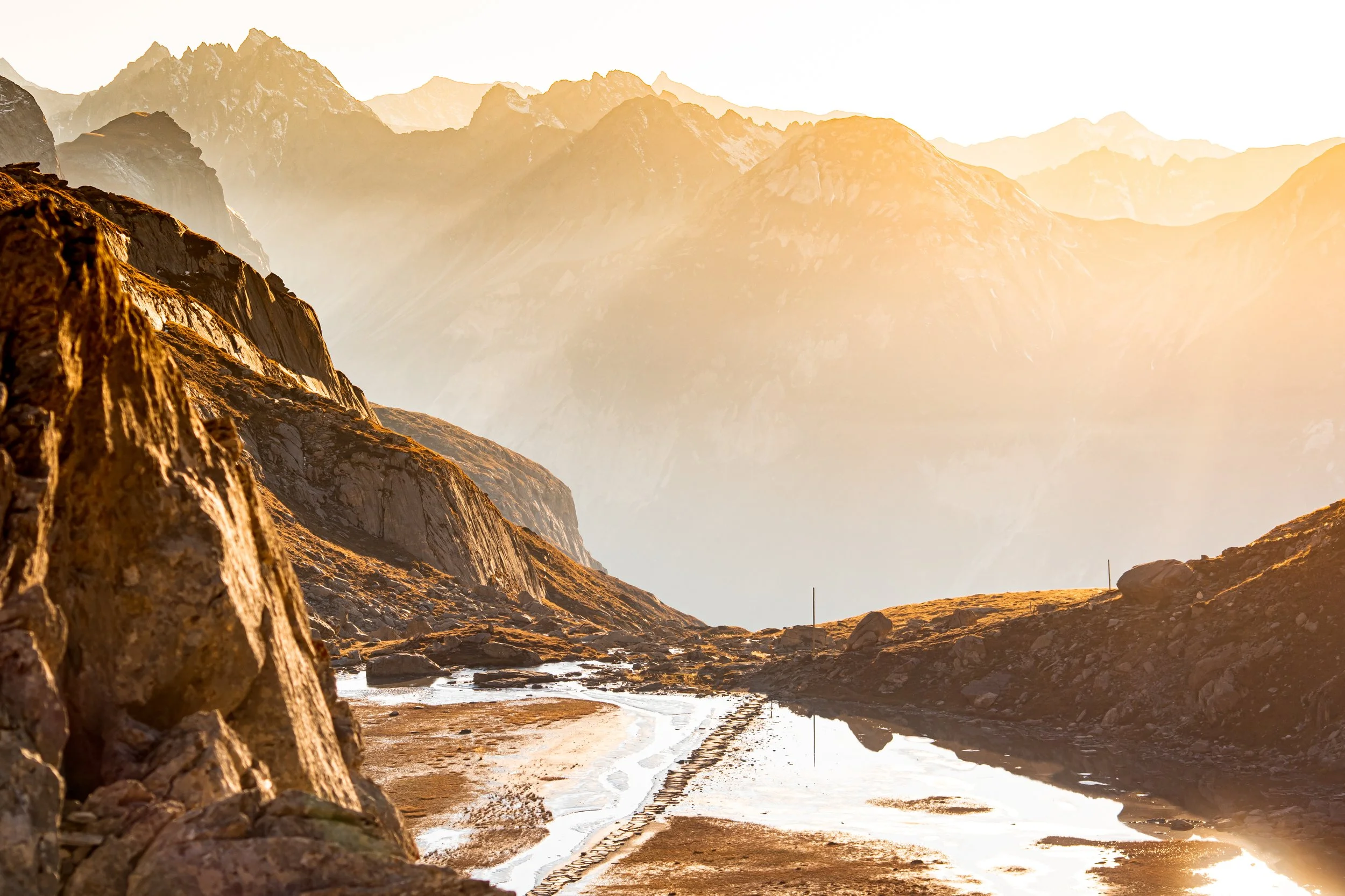 "La route des éclats d'or"
Quand l'heure dorée sublime le Lac des Vaches au cœur de la Vanoise.