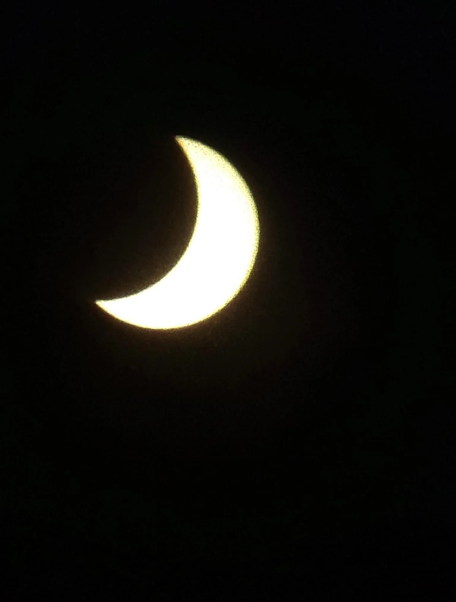 My dad (retired optician) made a projector using binoculars and a wine box to get that first pic. Incredible. Second vid is my attempt, tiddly but still pretty magical! 🌙 

#SolarEclipse2026