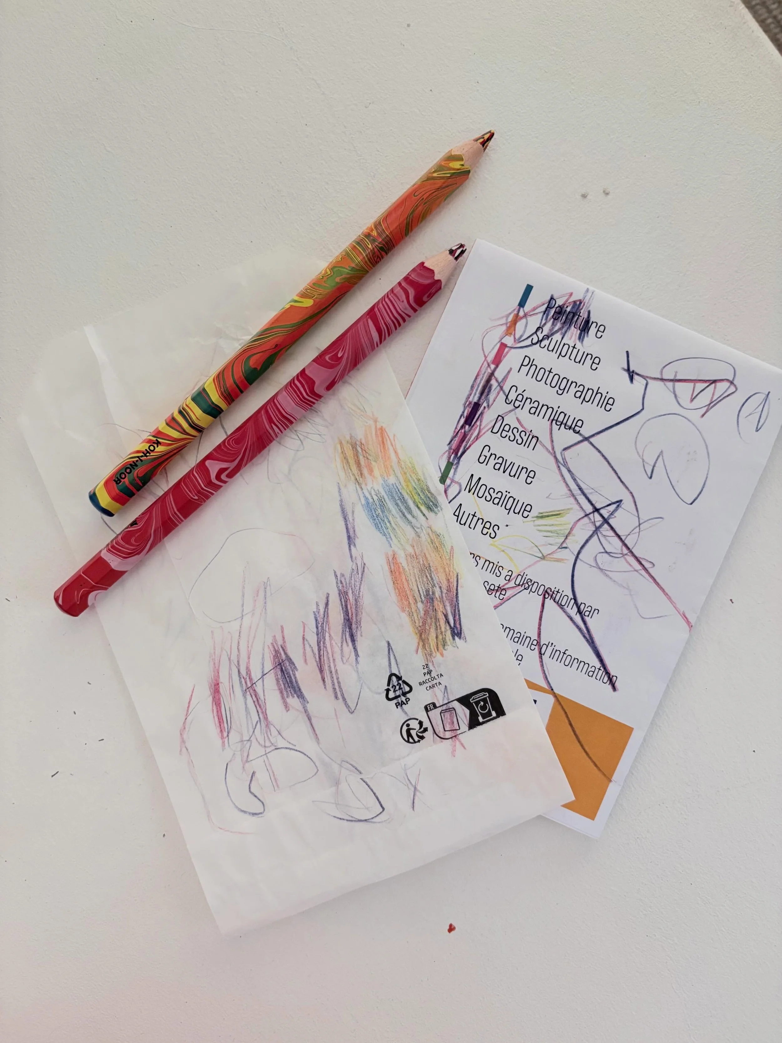 Highly recommend visiting the gift shop FIRST when exploring a non-kid friendly gallery. Jazzy pencils + paper bag + gallery map = instant kid friendly trail! 🎨