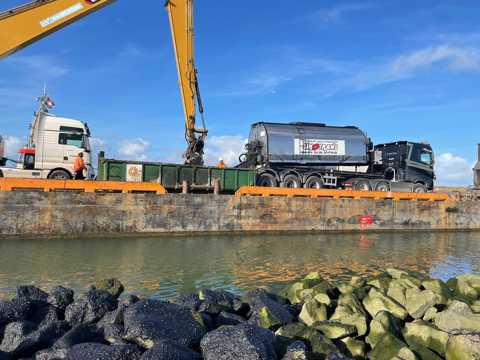 Project: Levvel, aanbrengen gietasfalt steenbestorting 40/200