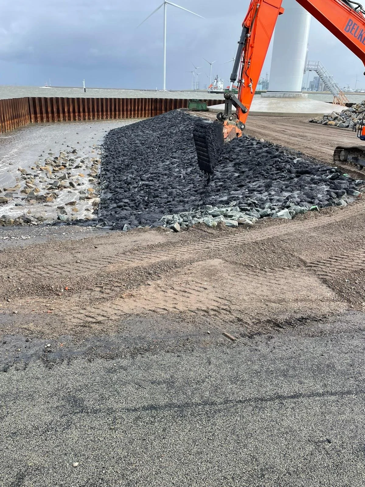 Project: Gietasfalt Eemshaven KWS