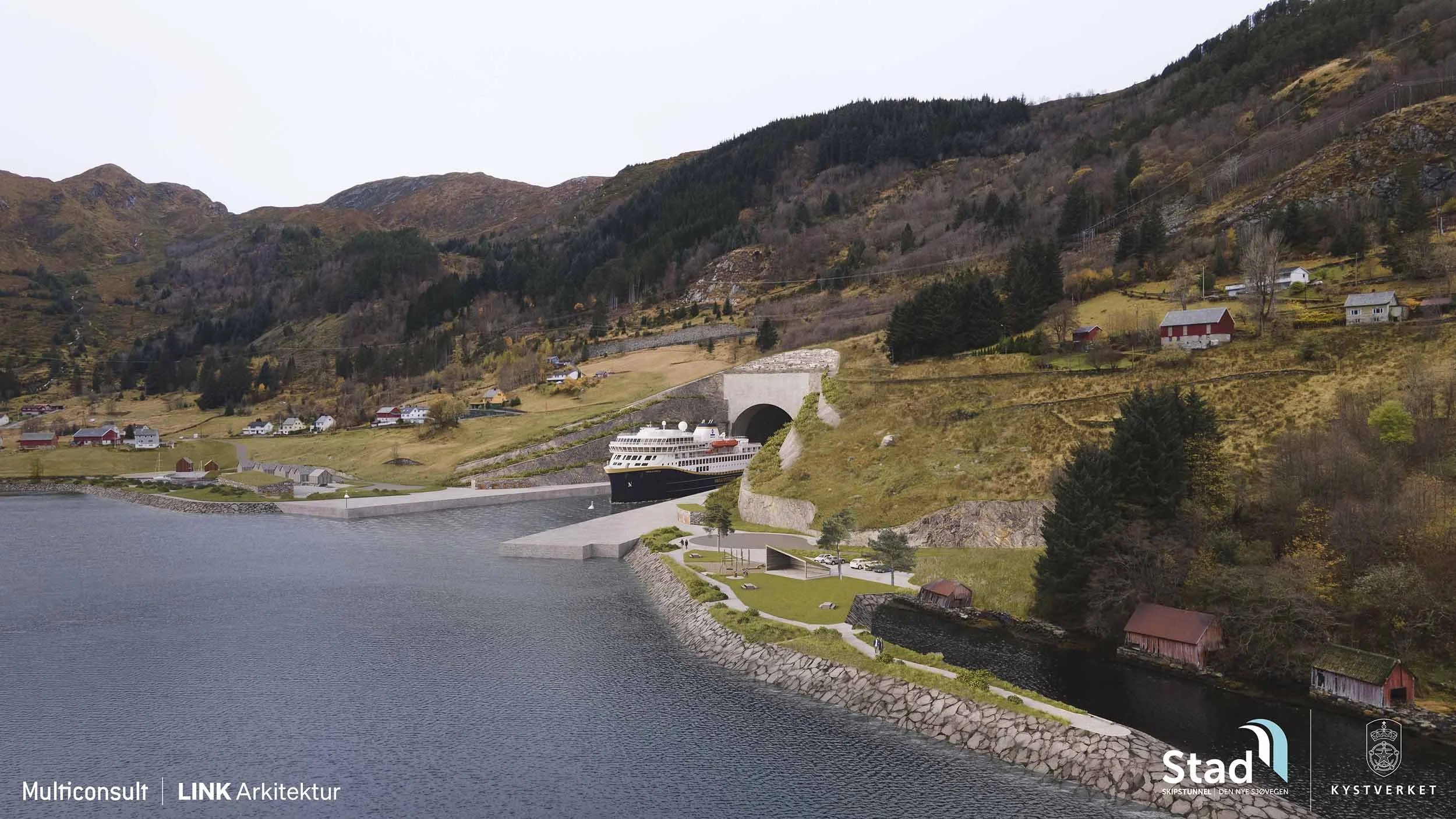 Utsikt over en bygd ved sjøen med hus spredt oppover en grønn fjellside, en vannkurv og en nyere infrastruktur som en brygge og vei, under et overskyet vær.