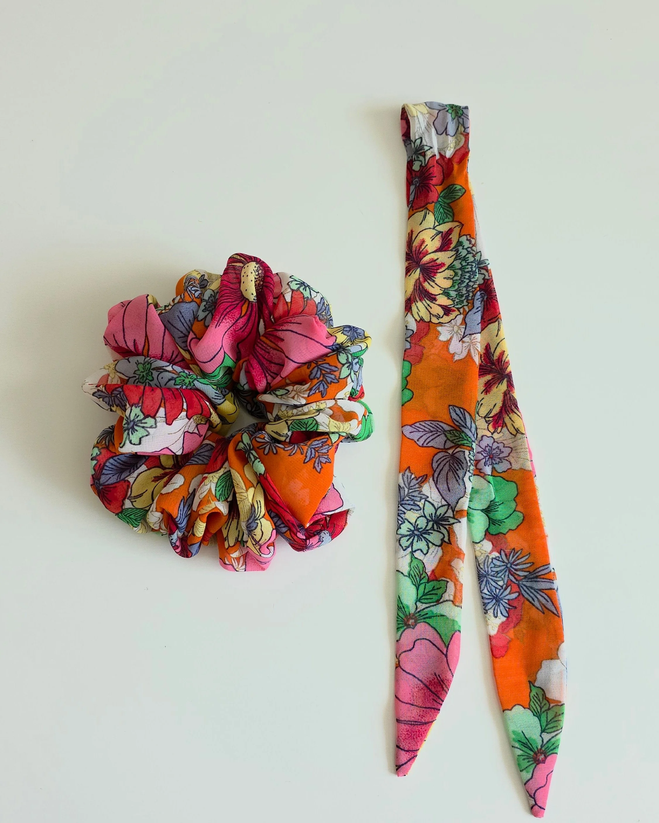 Floral gorette Srunchie & tie - Separated.JPG