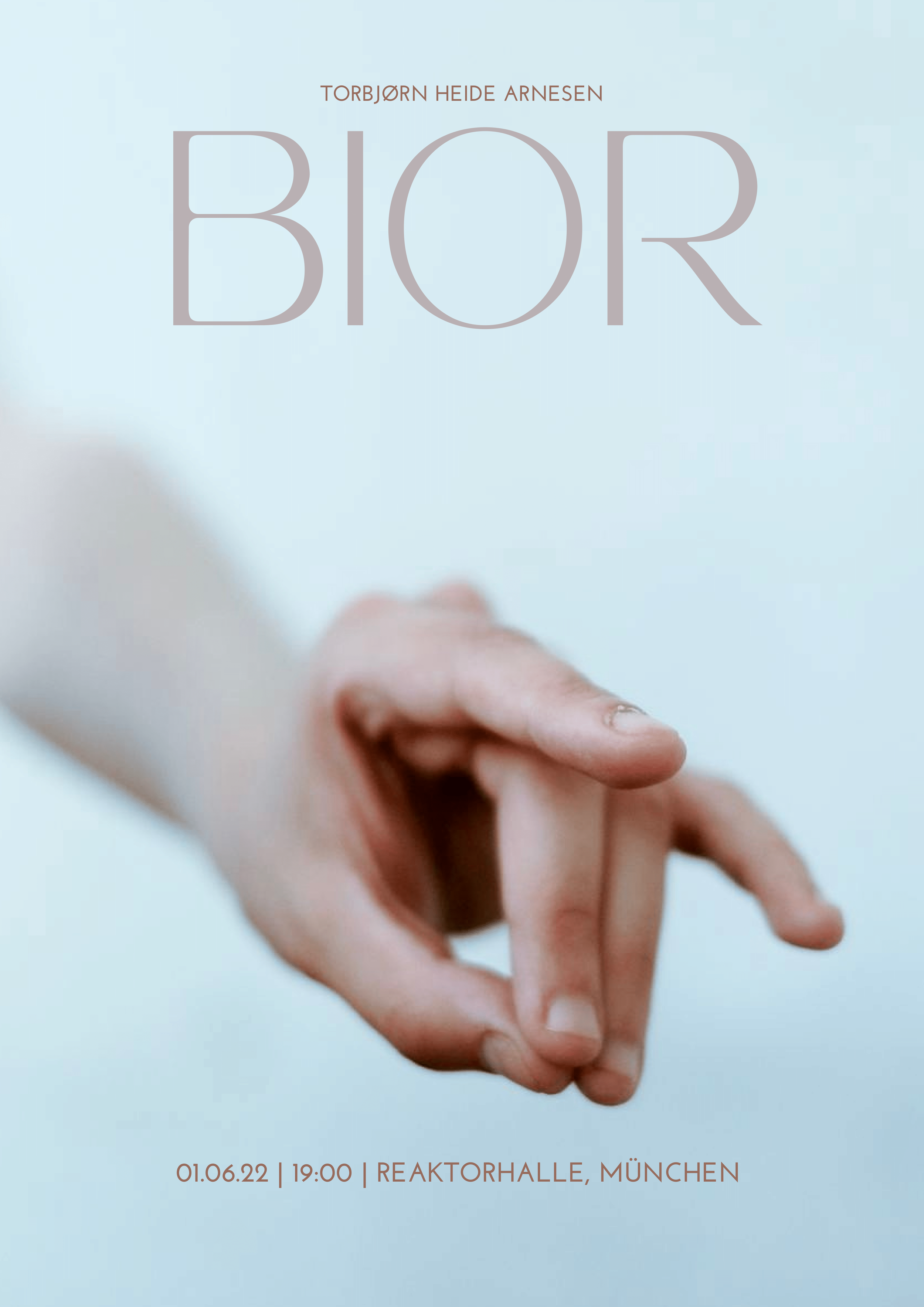 Event poster featuring a hand with a bent finger, and text displaying the name of the event, date, time, and location: 'Torbjørn Heide Arnesen', 'Bior', '01.06.22', '19:00', 'Reaktorhalle, München'.