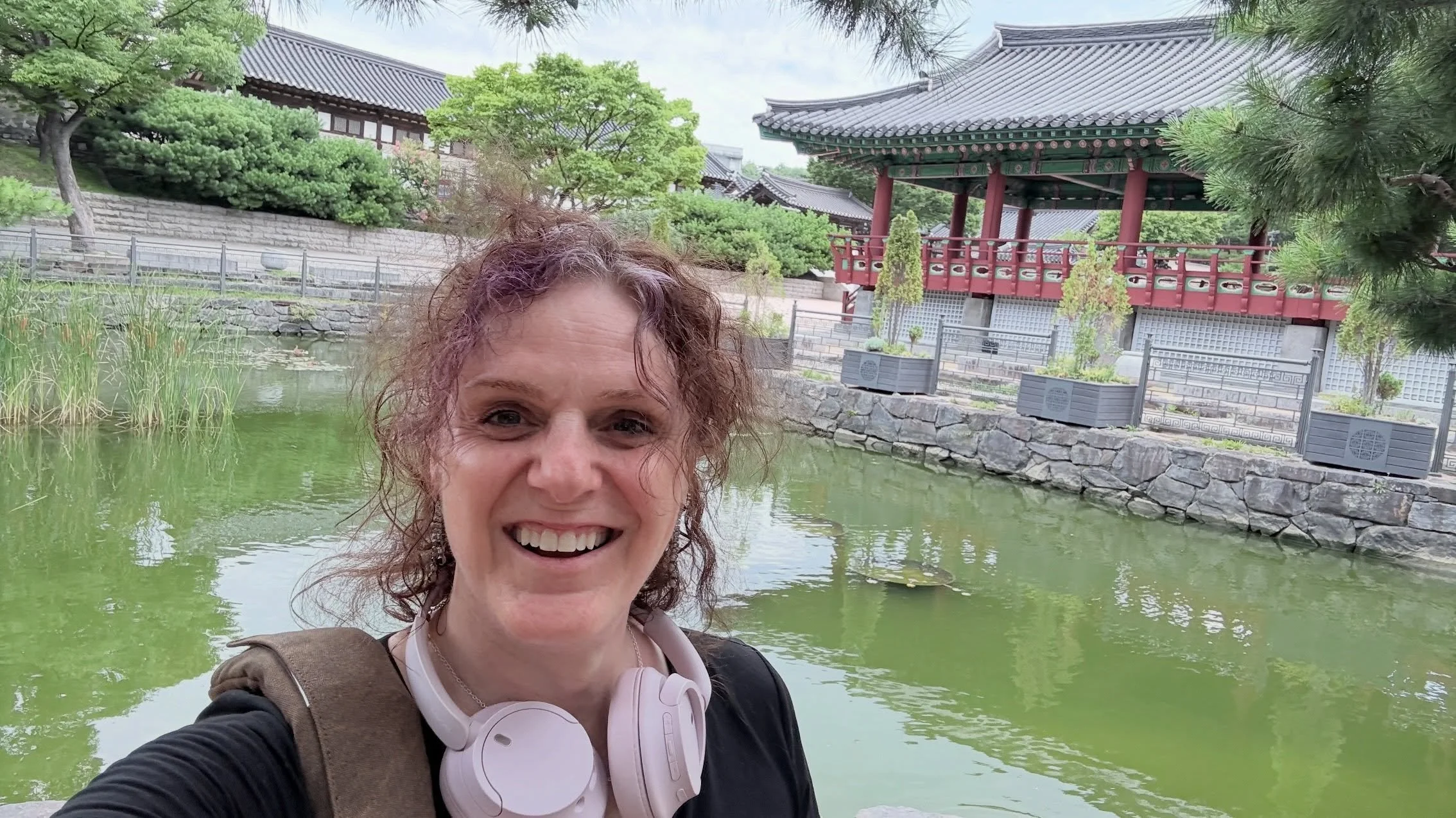 What a magical experience here in Seoul! Also, so much humidity, such a heatwave that my hair is totes out of control!! The food is amazing, the hikes through the city awe inspiring, and Sleep No More Seoul simply otherworldly. Oh, and a bit of a man