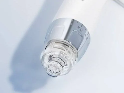 World’s first electroporation & CIT system
Effectively deliver your active serum into deeper layers of the skin using Mesopen Pro’s electro-stimulating pulses. 
The Mesopen Pro pen and cartridges are entered in the ARTG (324419 & 324420). Mesopen Pro