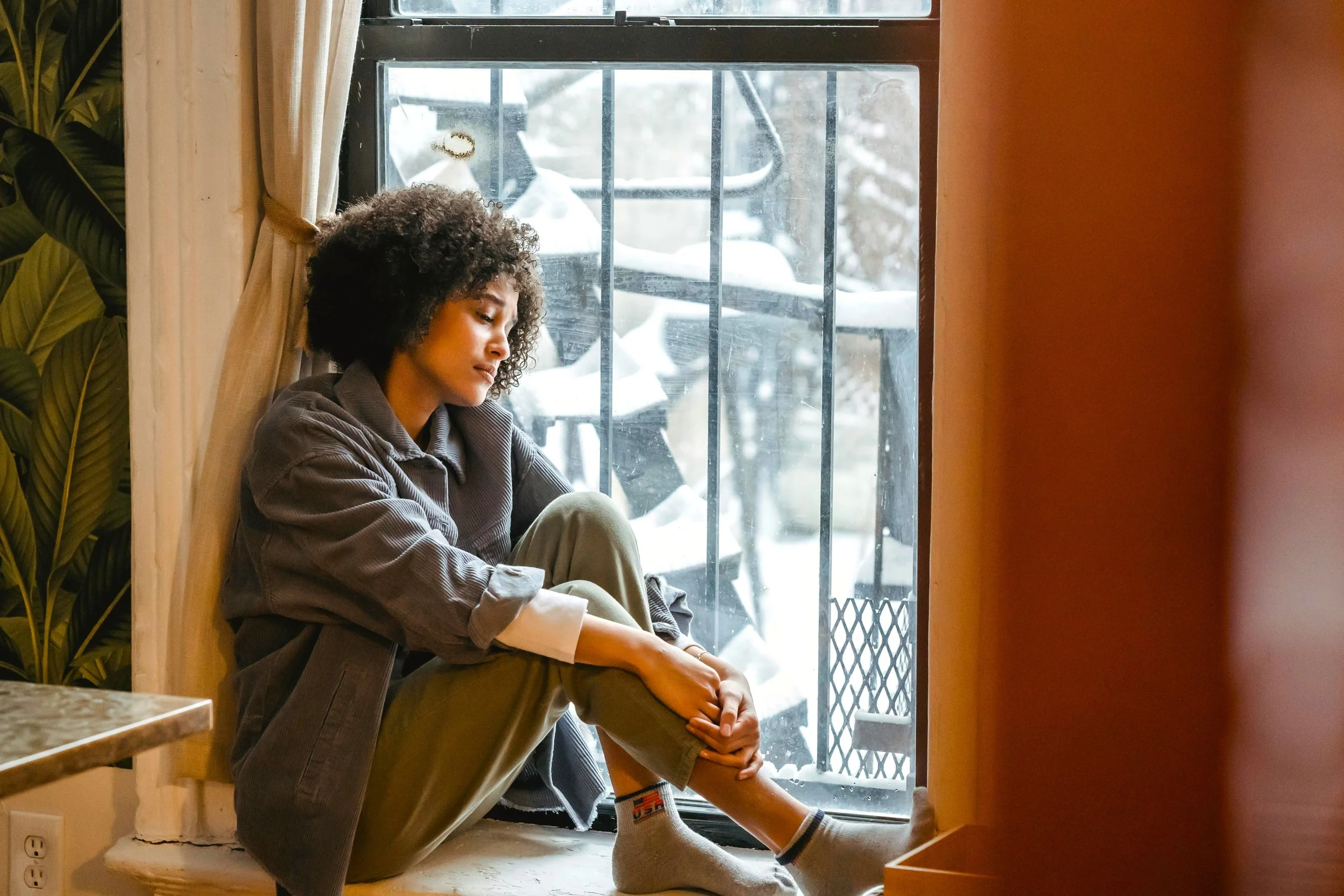 5 Gentle Ways to Cope With Loneliness After Losing Your Beloved Pet