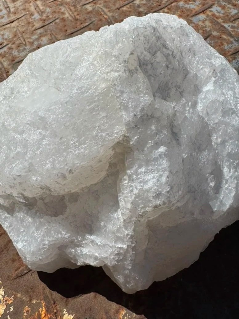 High-Purity "Super White" Quartz Lumps  (99.96% SiO2)